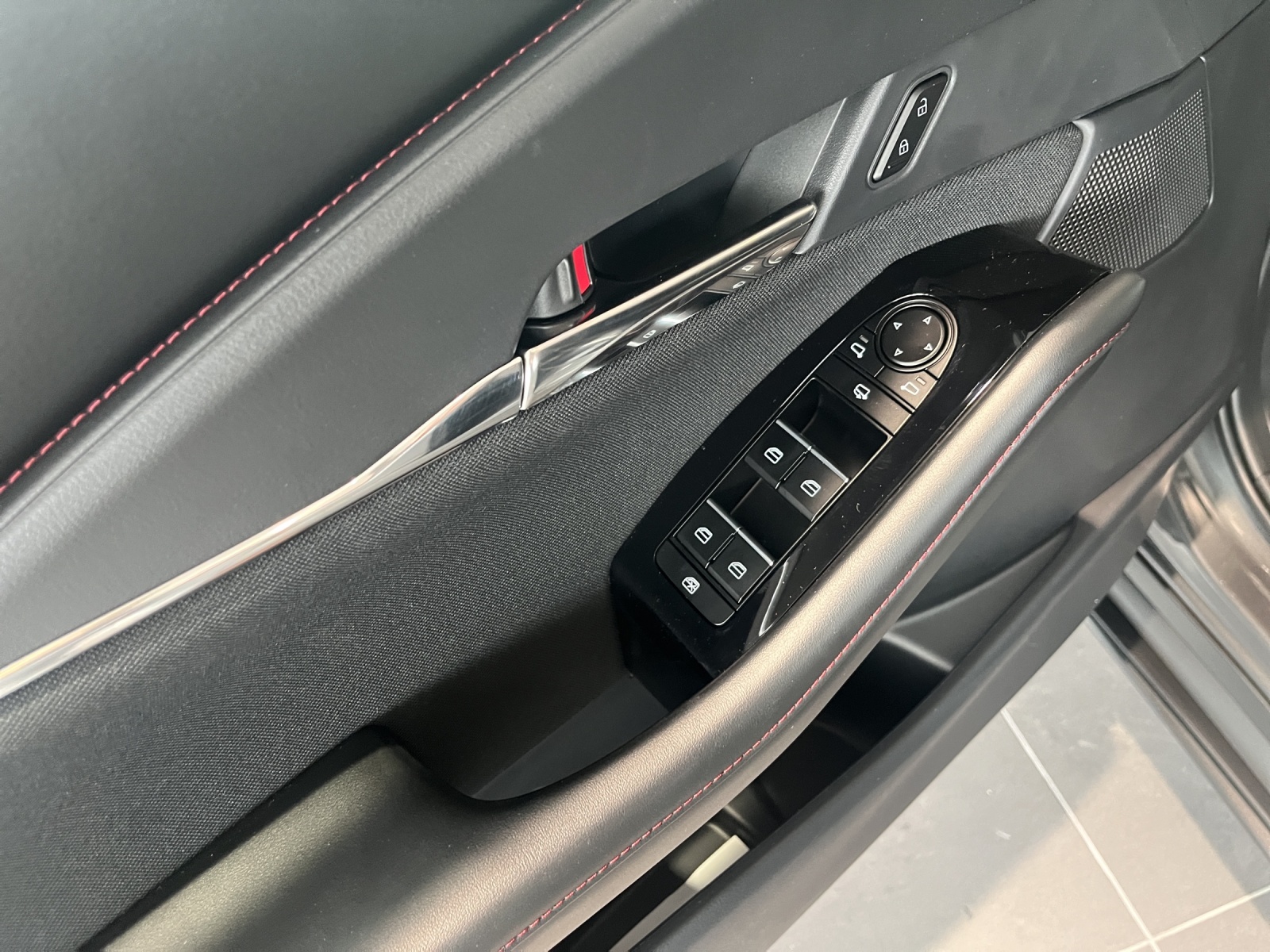 MAZDA CX-30 SKYACTIV-X 186 M Hybrid Homura AWD AT-image-4