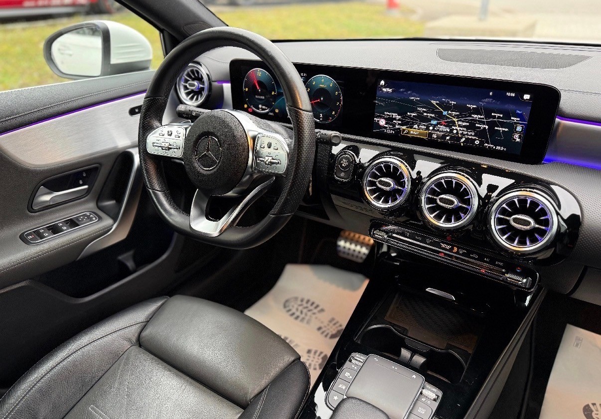 MERCEDES-BENZ A 220 AMG Line 7G-DCT 4Matic-image-9