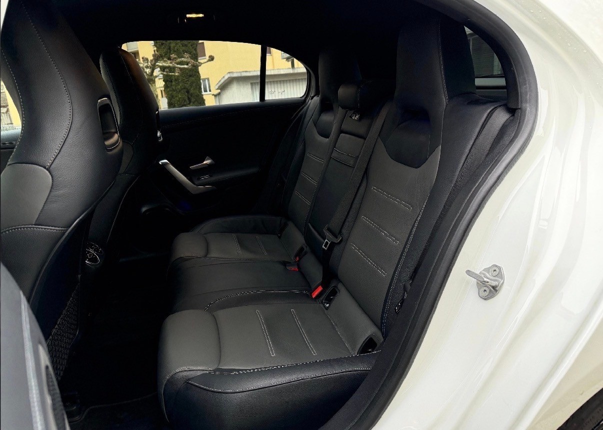 MERCEDES-BENZ A 220 AMG Line 7G-DCT 4Matic-image-13