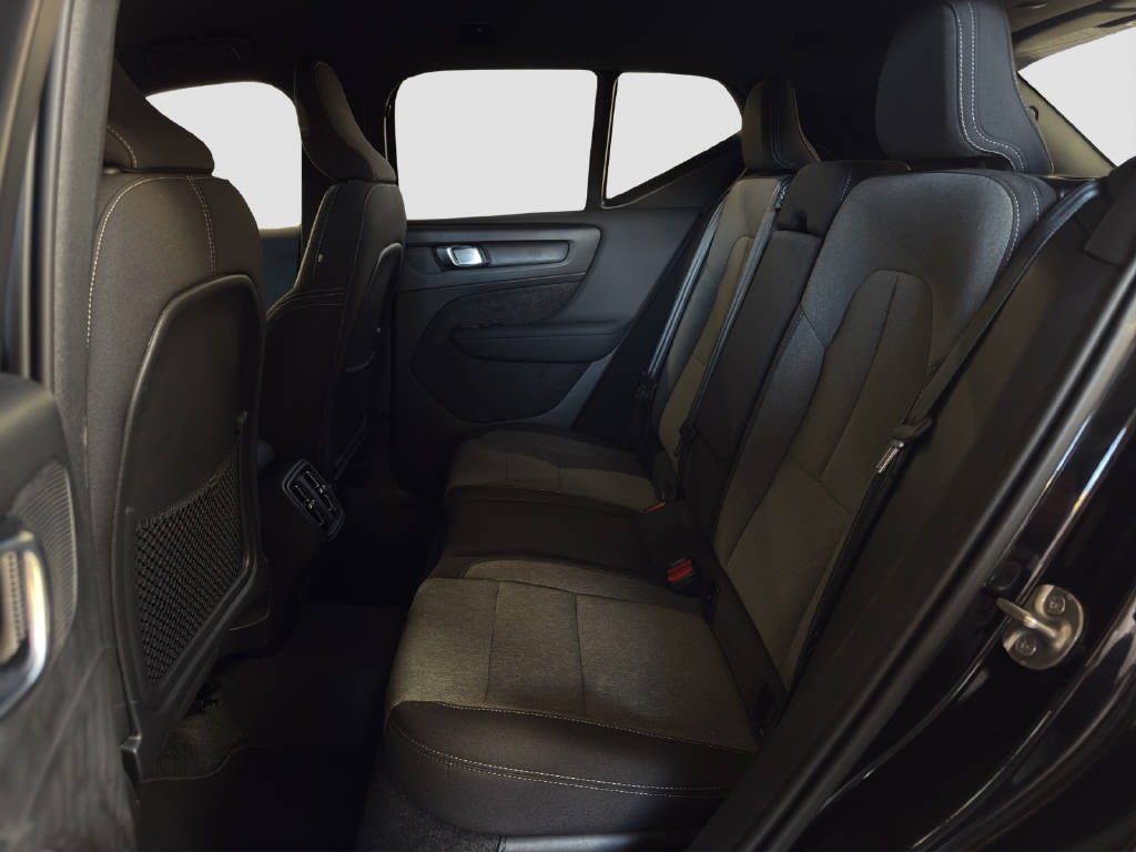 VOLVO XC40 2.0 B4 MH Plus Dark-image-12