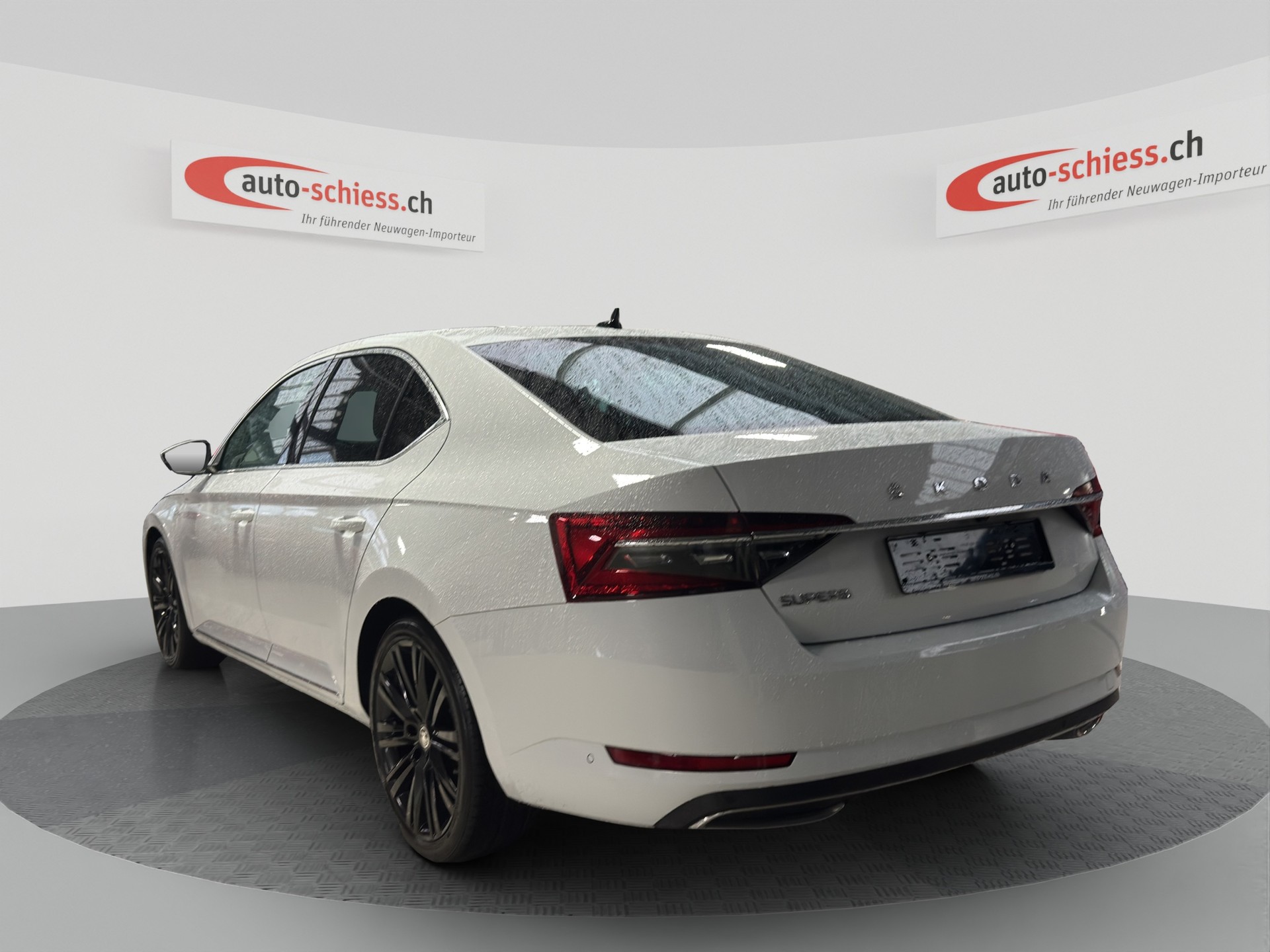 SKODA Superb 2.0 TSI L&K DSG-image-2