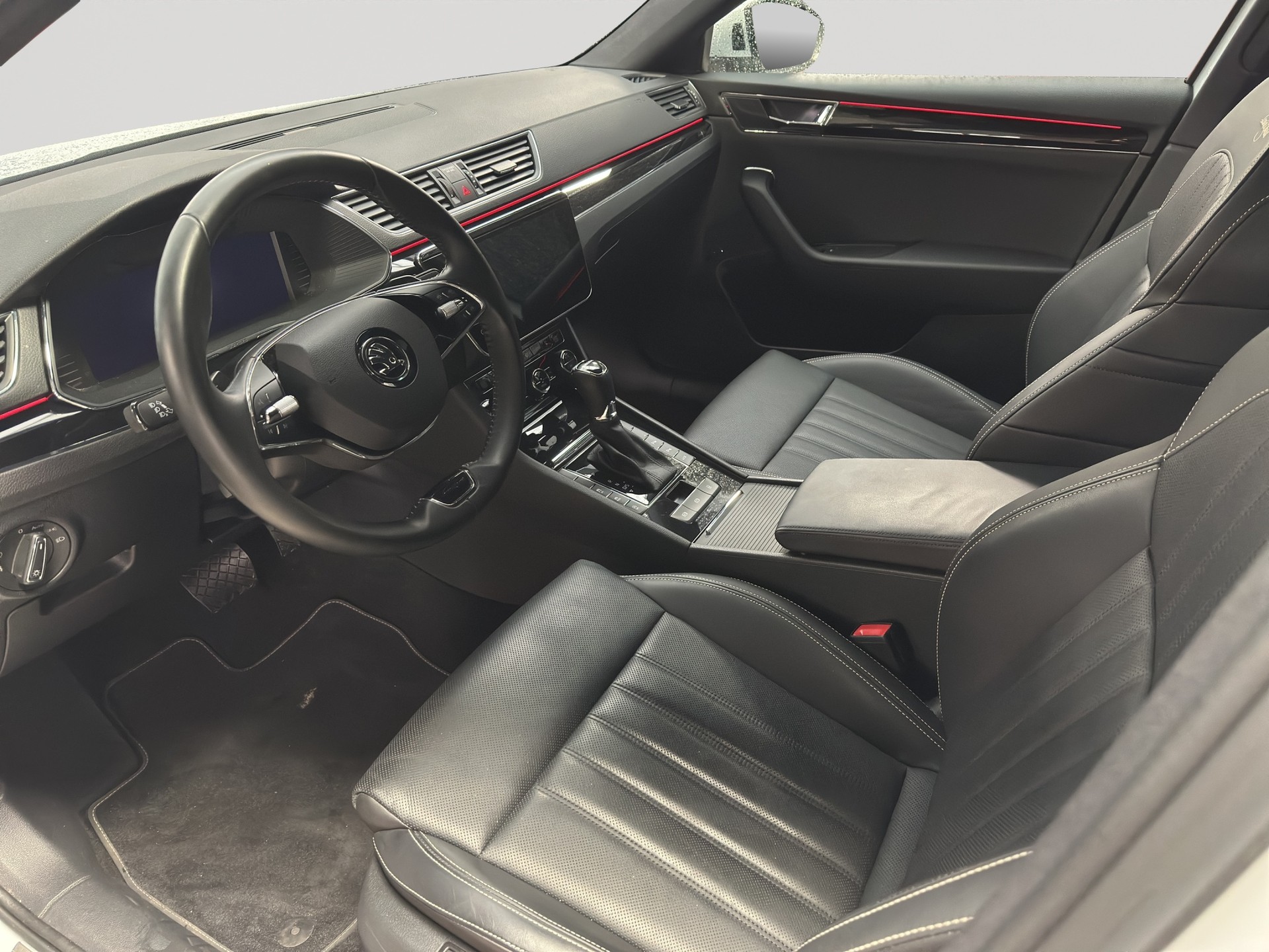 SKODA Superb 2.0 TSI L&K DSG-image-6