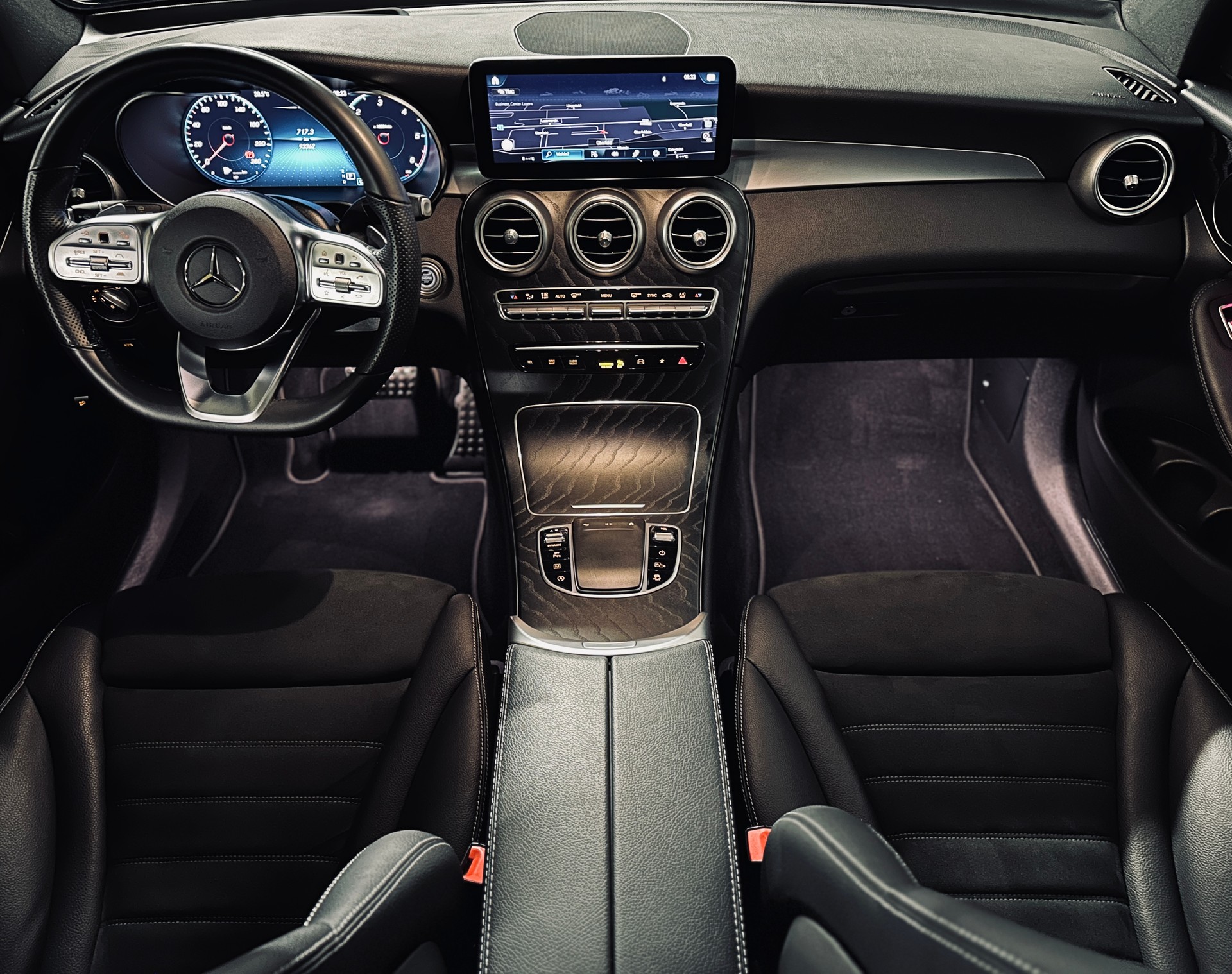 MERCEDES-BENZ GLC 300 d AMG Line 4Matic-image-9