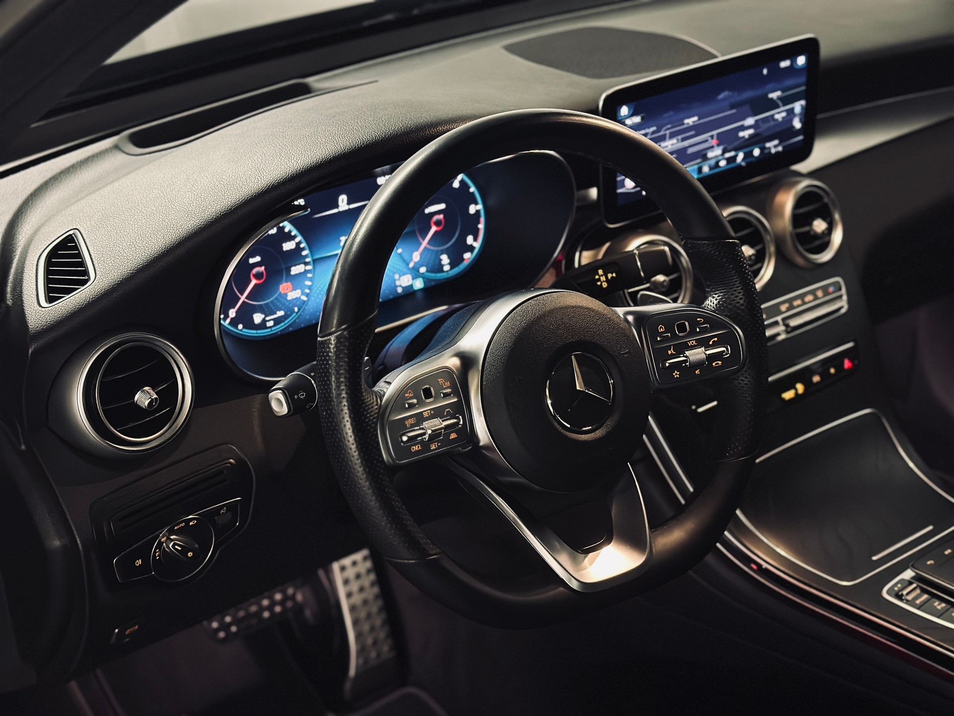 MERCEDES-BENZ GLC 300 d AMG Line 4Matic-image-8