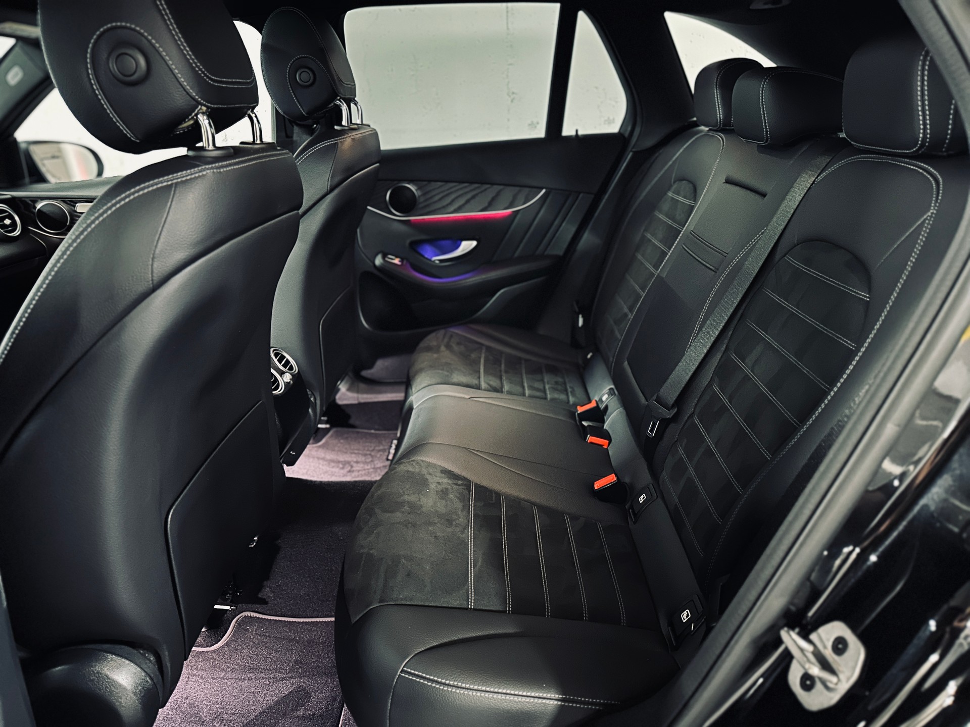 MERCEDES-BENZ GLC 300 d AMG Line 4Matic-image-10