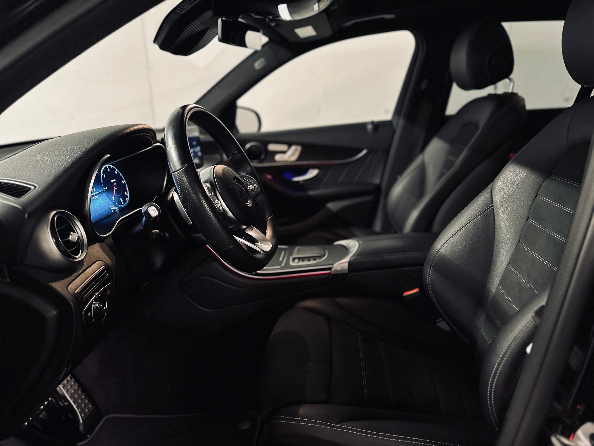 MERCEDES-BENZ GLC 300 d AMG Line 4Matic-image-7