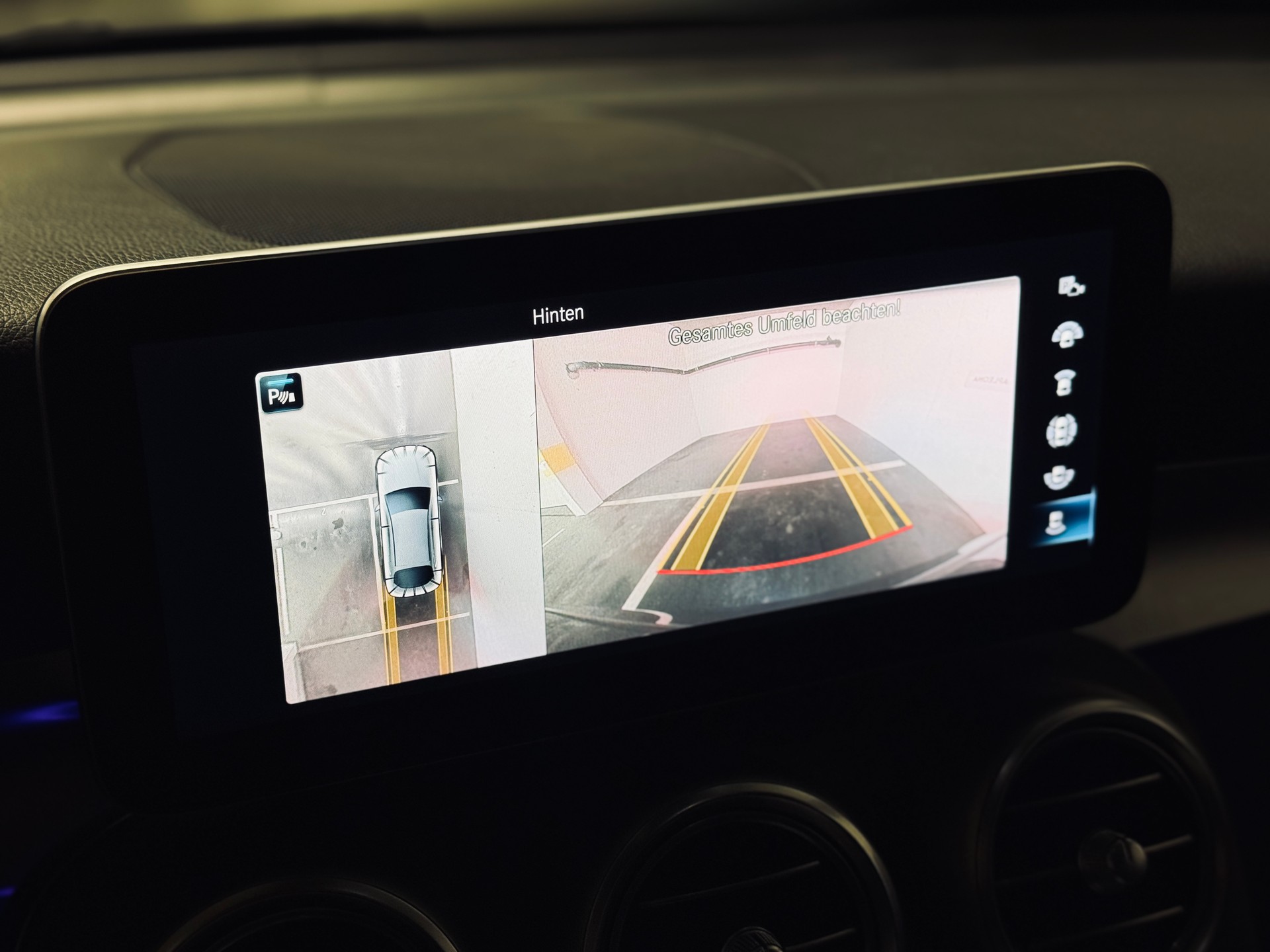 MERCEDES-BENZ GLC 300 d AMG Line 4Matic-image-13