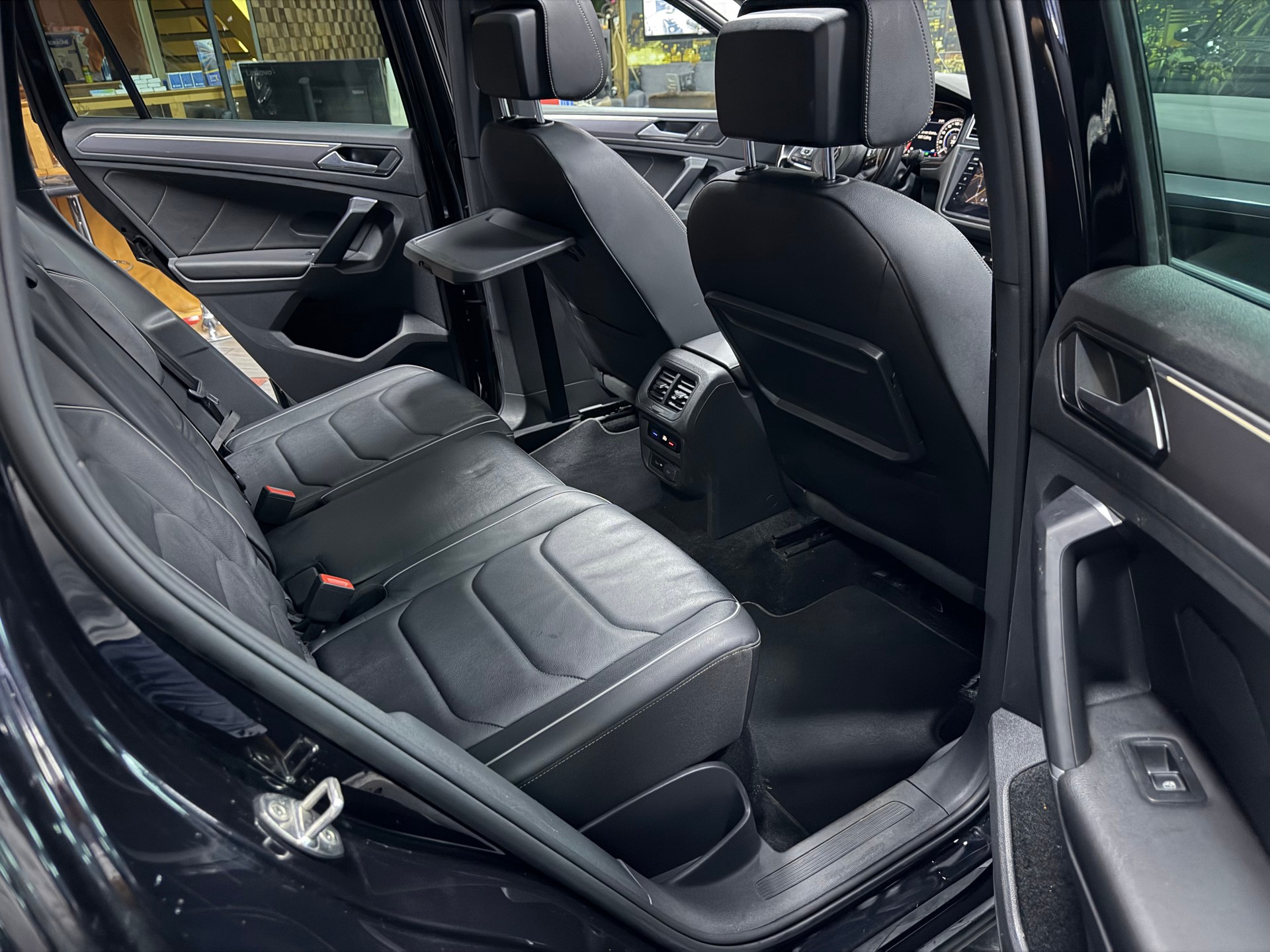 VW Tiguan 2.0TSI Highline R-Line 4Motion DSG / Panoramadach / Leder-image-17
