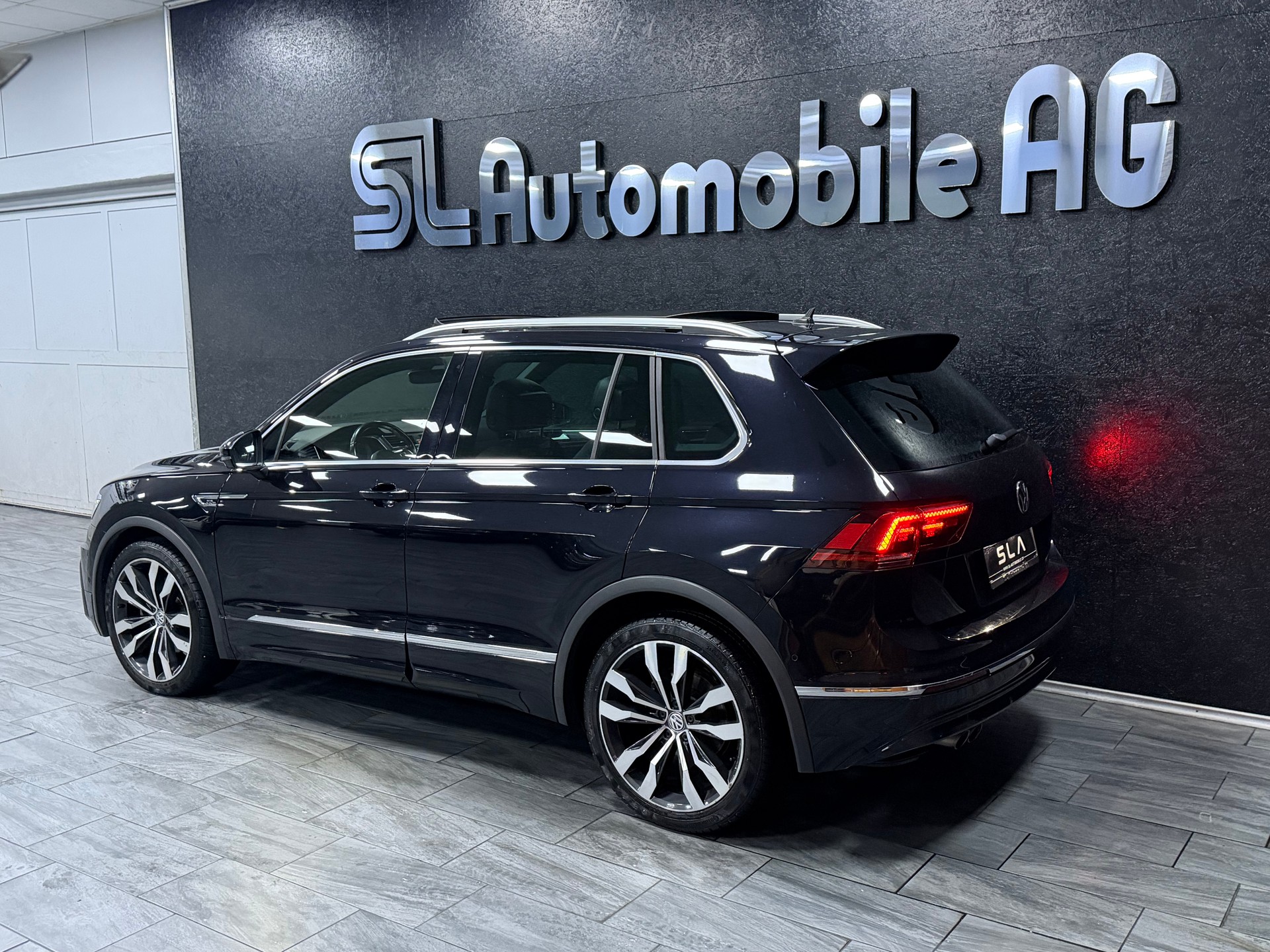 VW Tiguan 2.0TSI Highline R-Line 4Motion DSG / Panoramadach / Leder-image-5