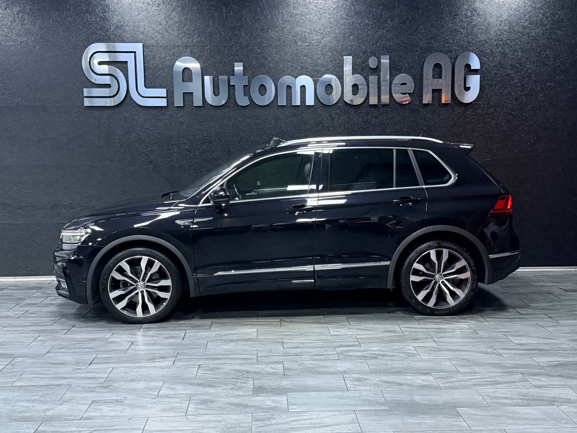 VW Tiguan 2.0TSI Highline R-Line 4Motion DSG / Panoramadach / Leder-image-4