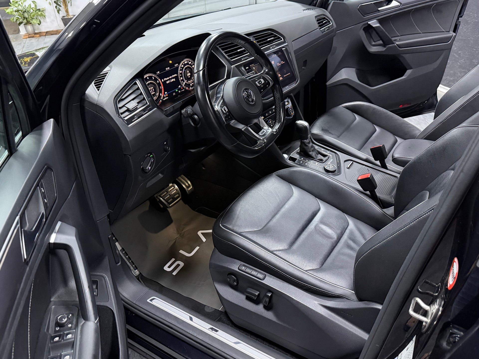 VW Tiguan 2.0TSI Highline R-Line 4Motion DSG / Panoramadach / Leder-image-7