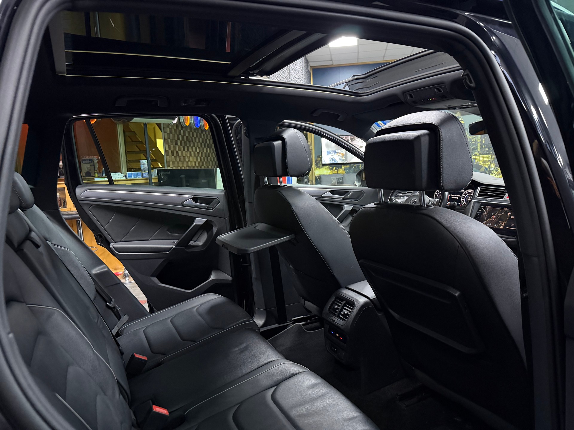 VW Tiguan 2.0TSI Highline R-Line 4Motion DSG / Panoramadach / Leder-image-18
