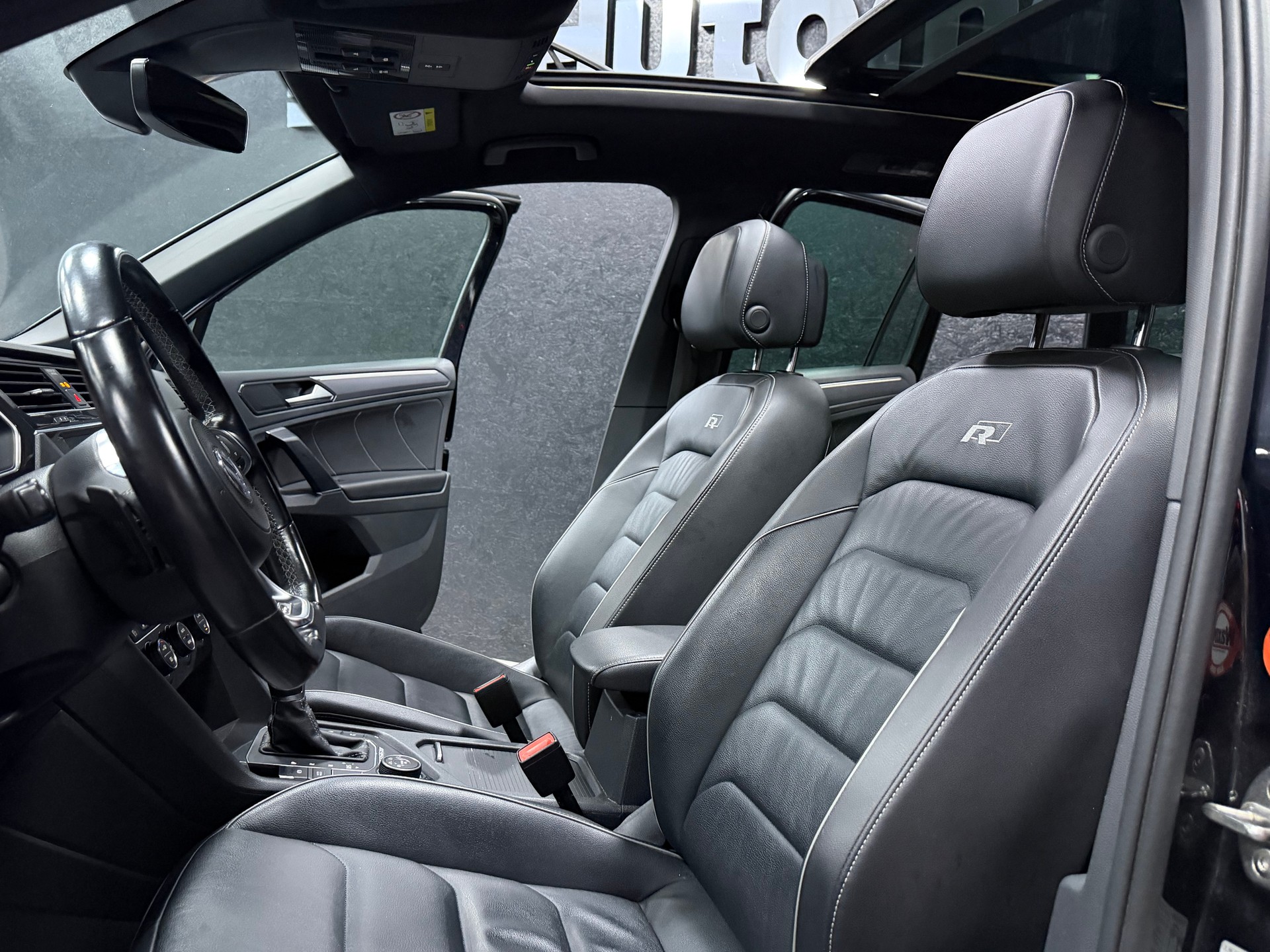 VW Tiguan 2.0TSI Highline R-Line 4Motion DSG / Panoramadach / Leder-image-9