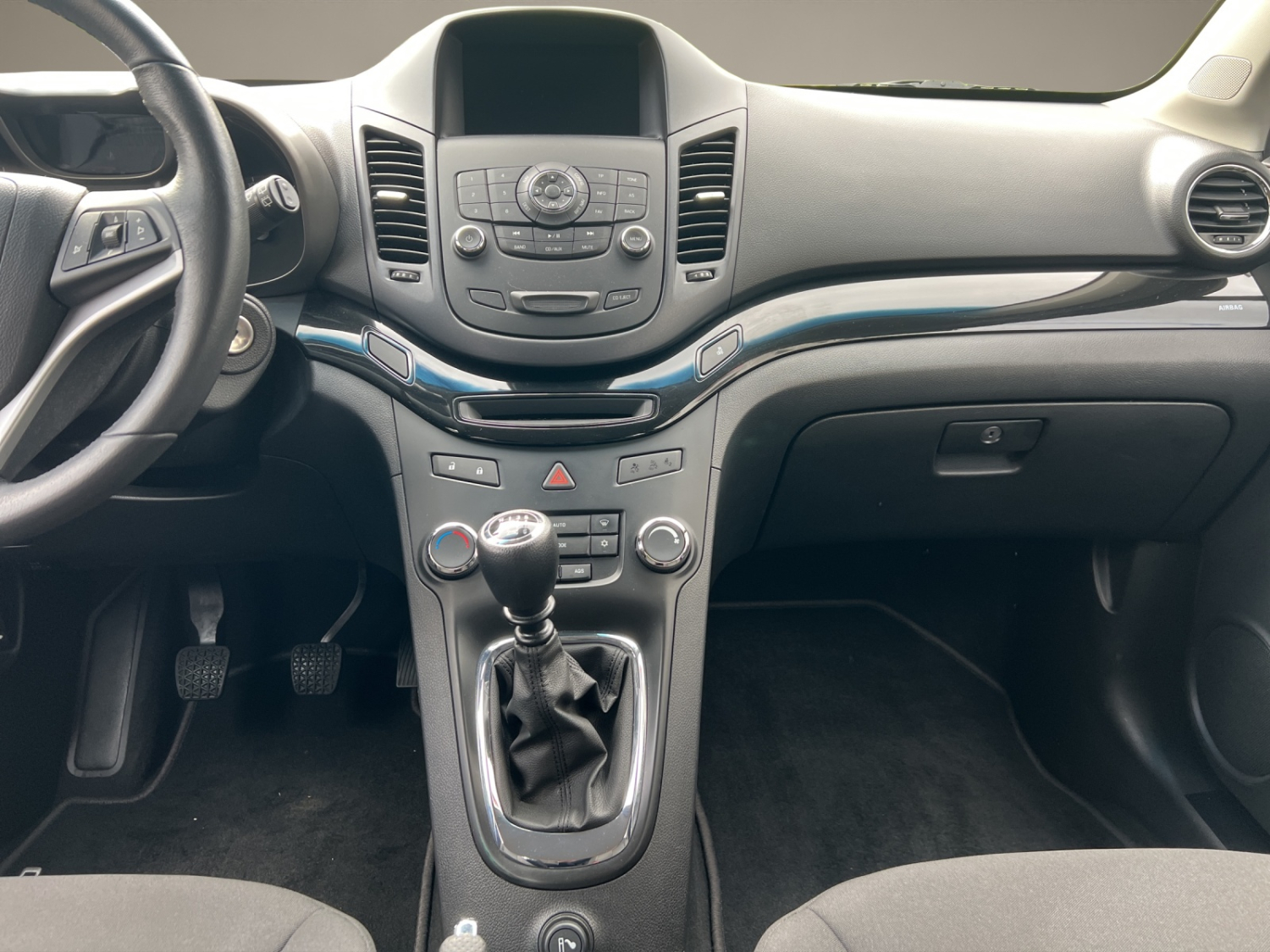 CHEVROLET Orlando 2.0 VCDi LS-image-12