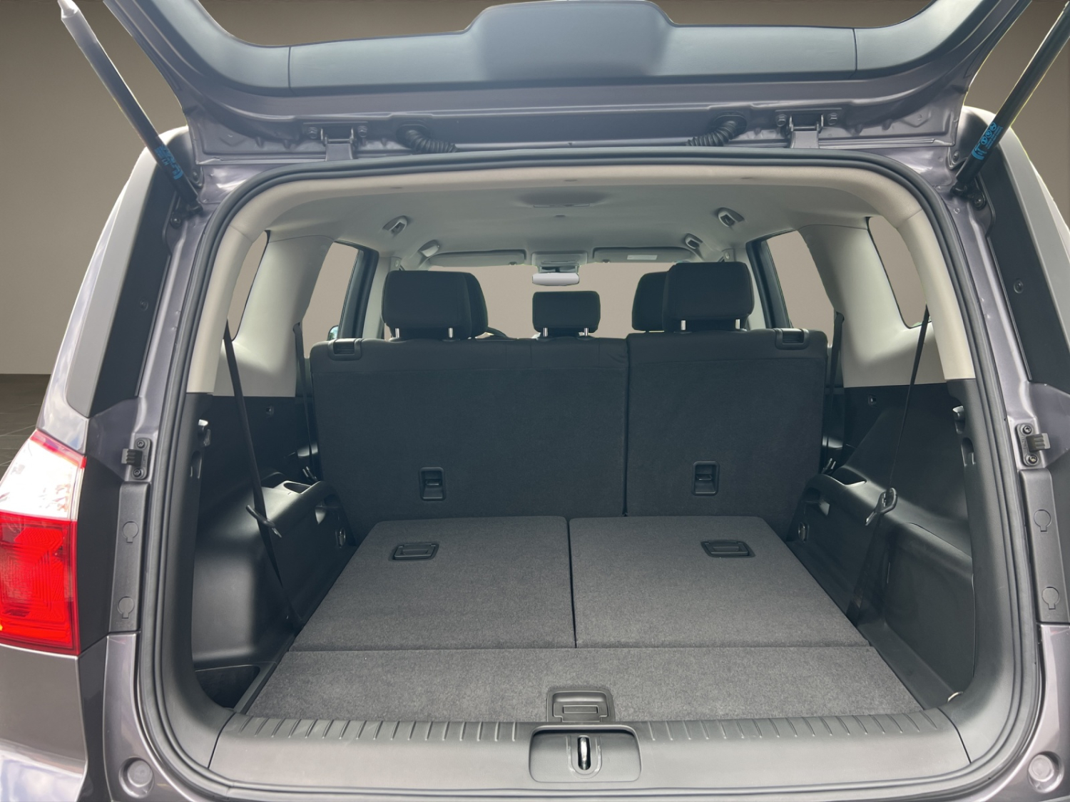 CHEVROLET Orlando 2.0 VCDi LS-image-20