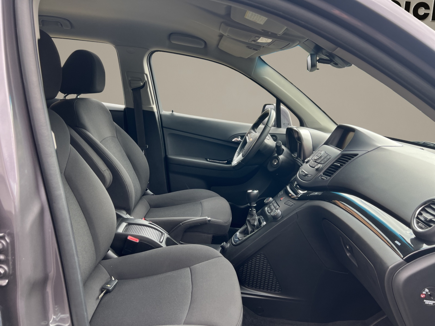 CHEVROLET Orlando 2.0 VCDi LS-image-9