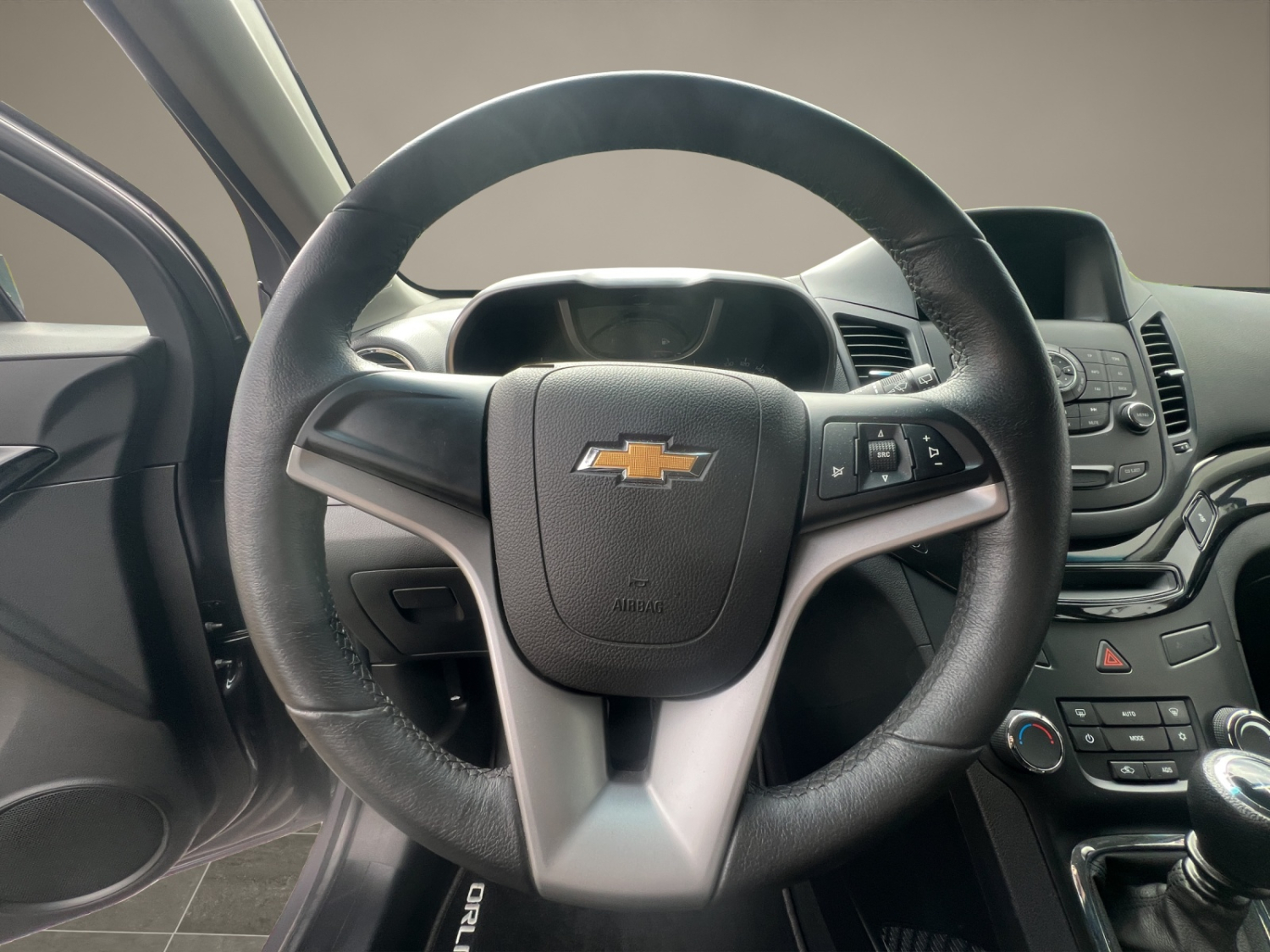 CHEVROLET Orlando 2.0 VCDi LS-image-11