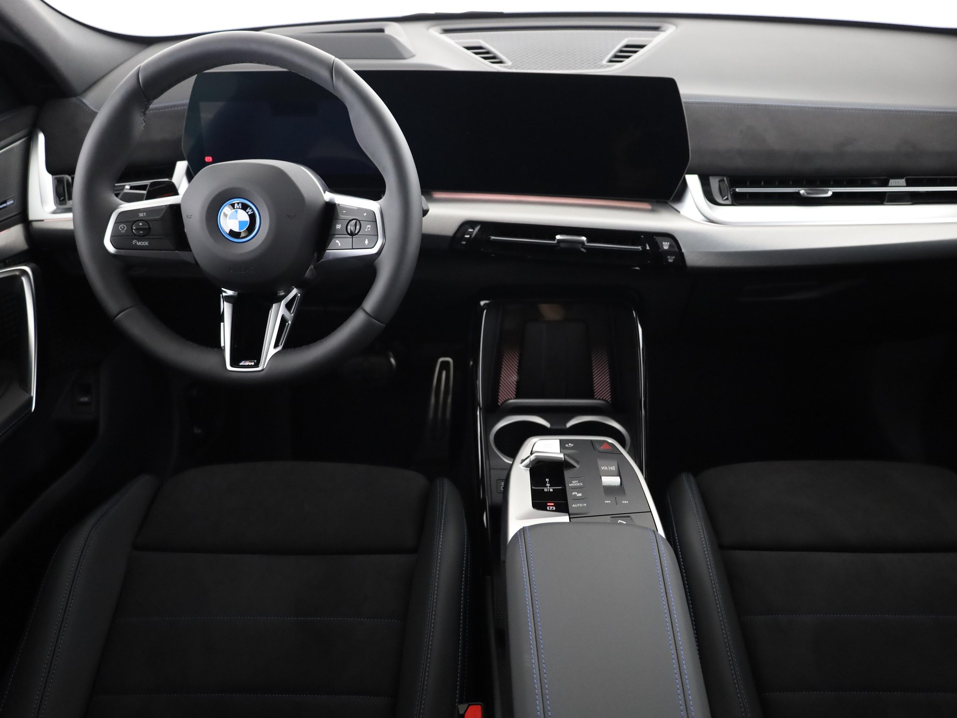 BMW iX2 20 eDrive-image-16