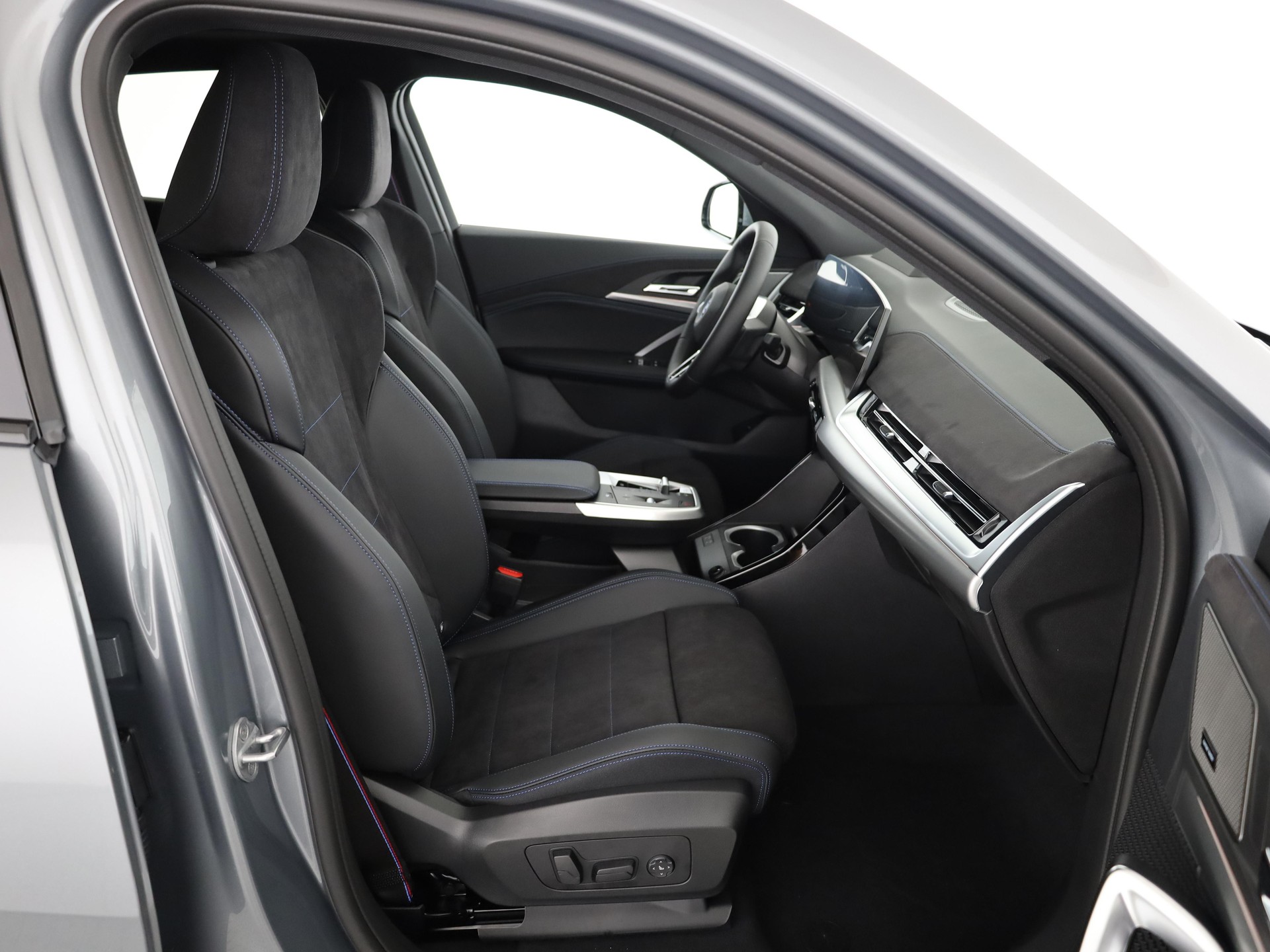 BMW iX2 20 eDrive-image-14