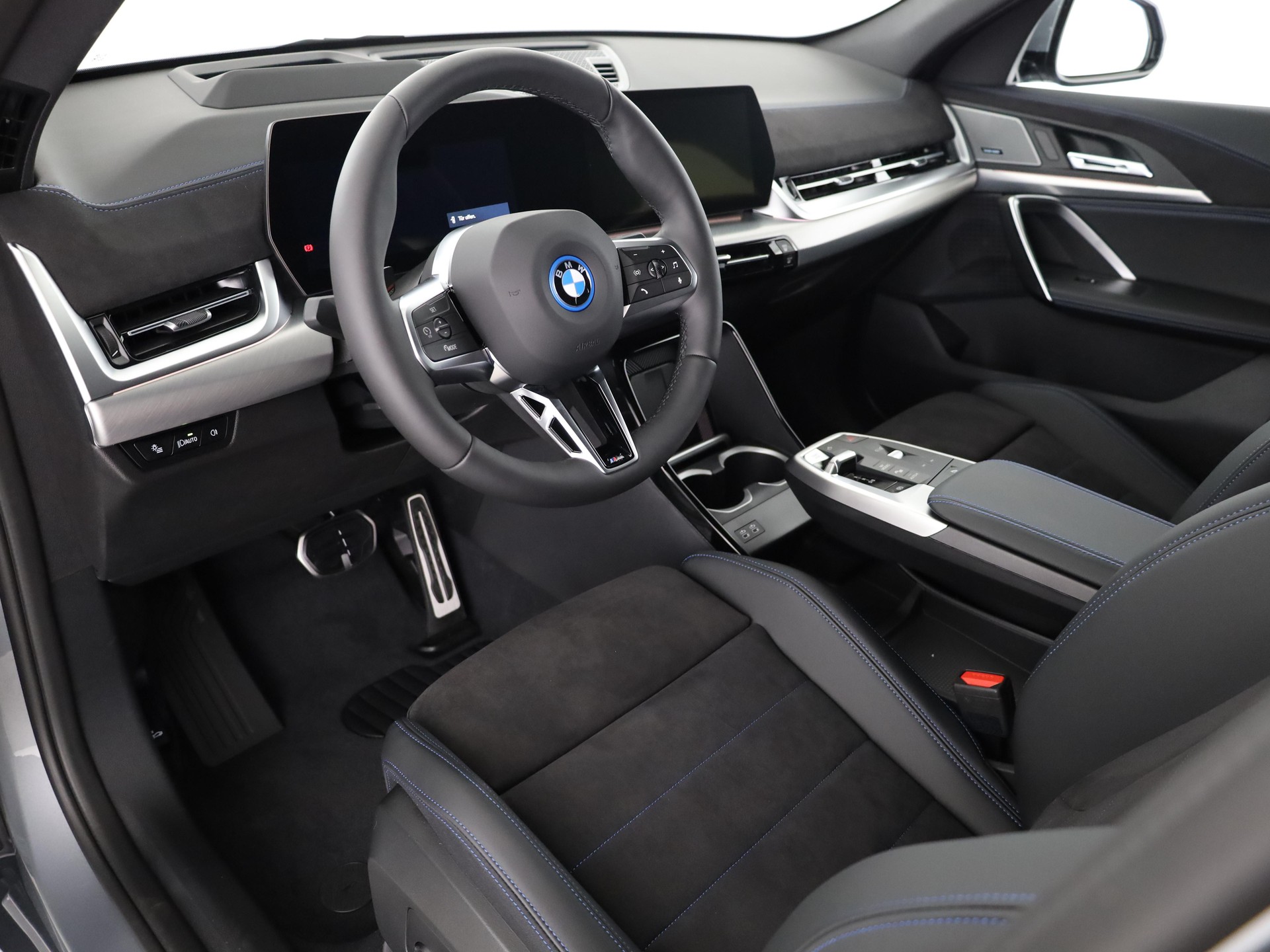 BMW iX2 20 eDrive-image-12