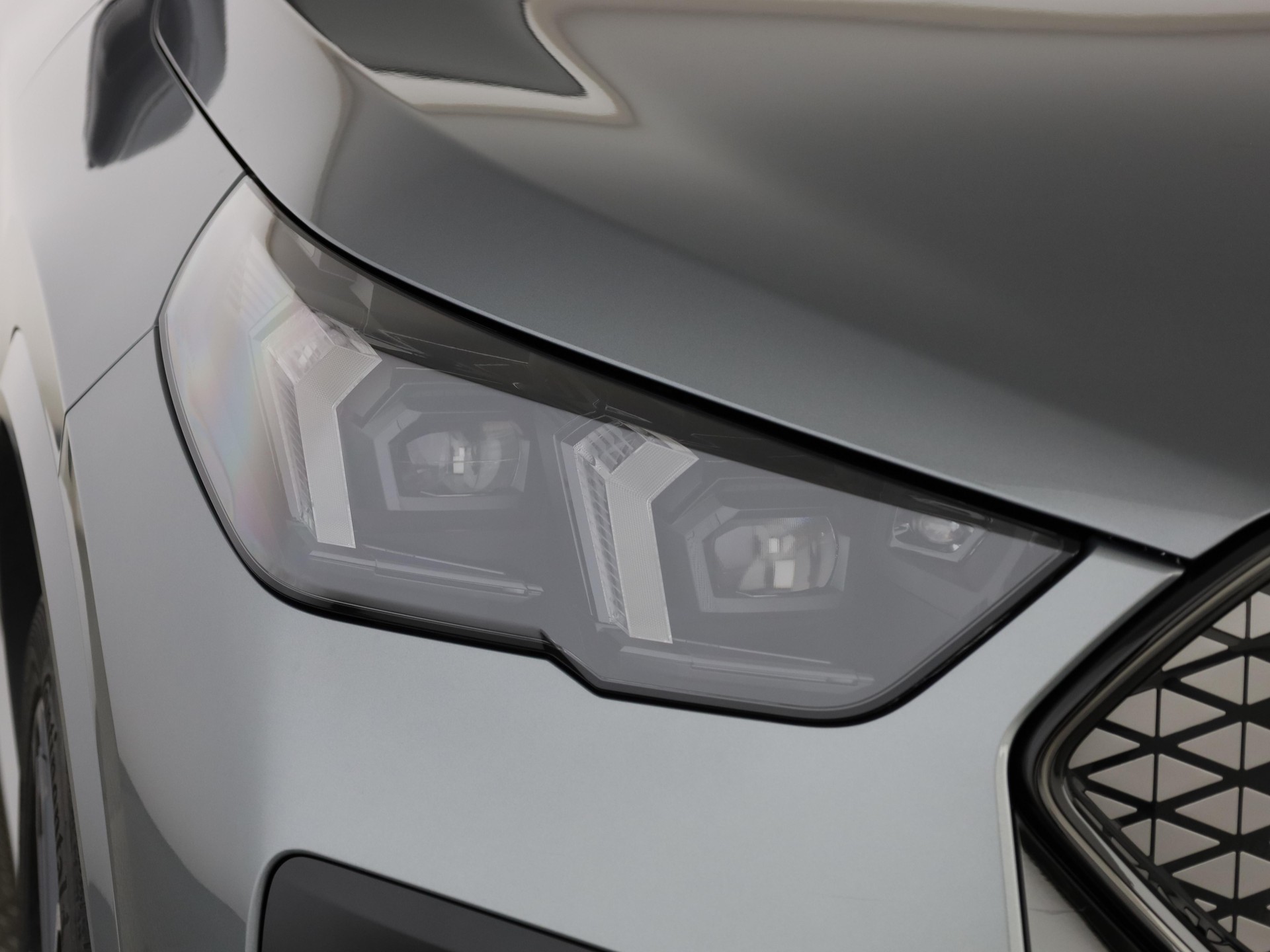 BMW iX2 20 eDrive-image-5