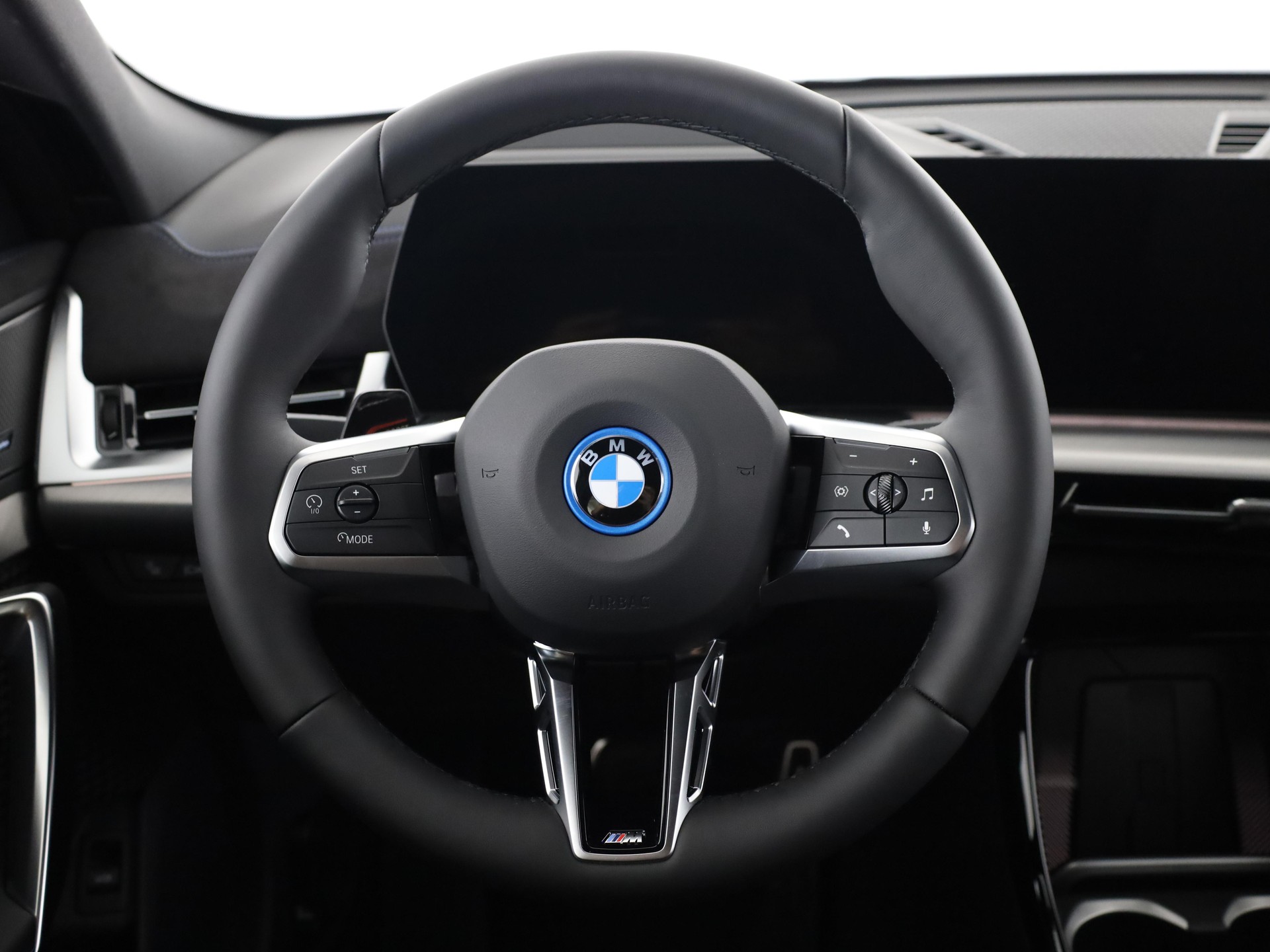 BMW iX2 20 eDrive-image-18