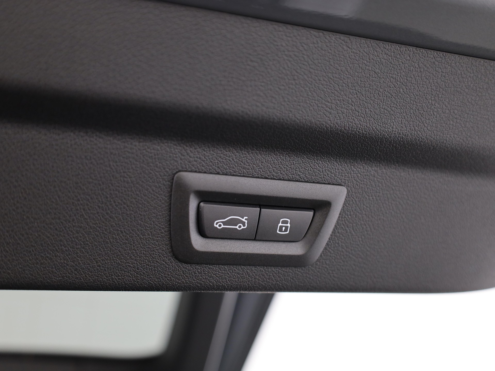 BMW iX2 20 eDrive-image-8