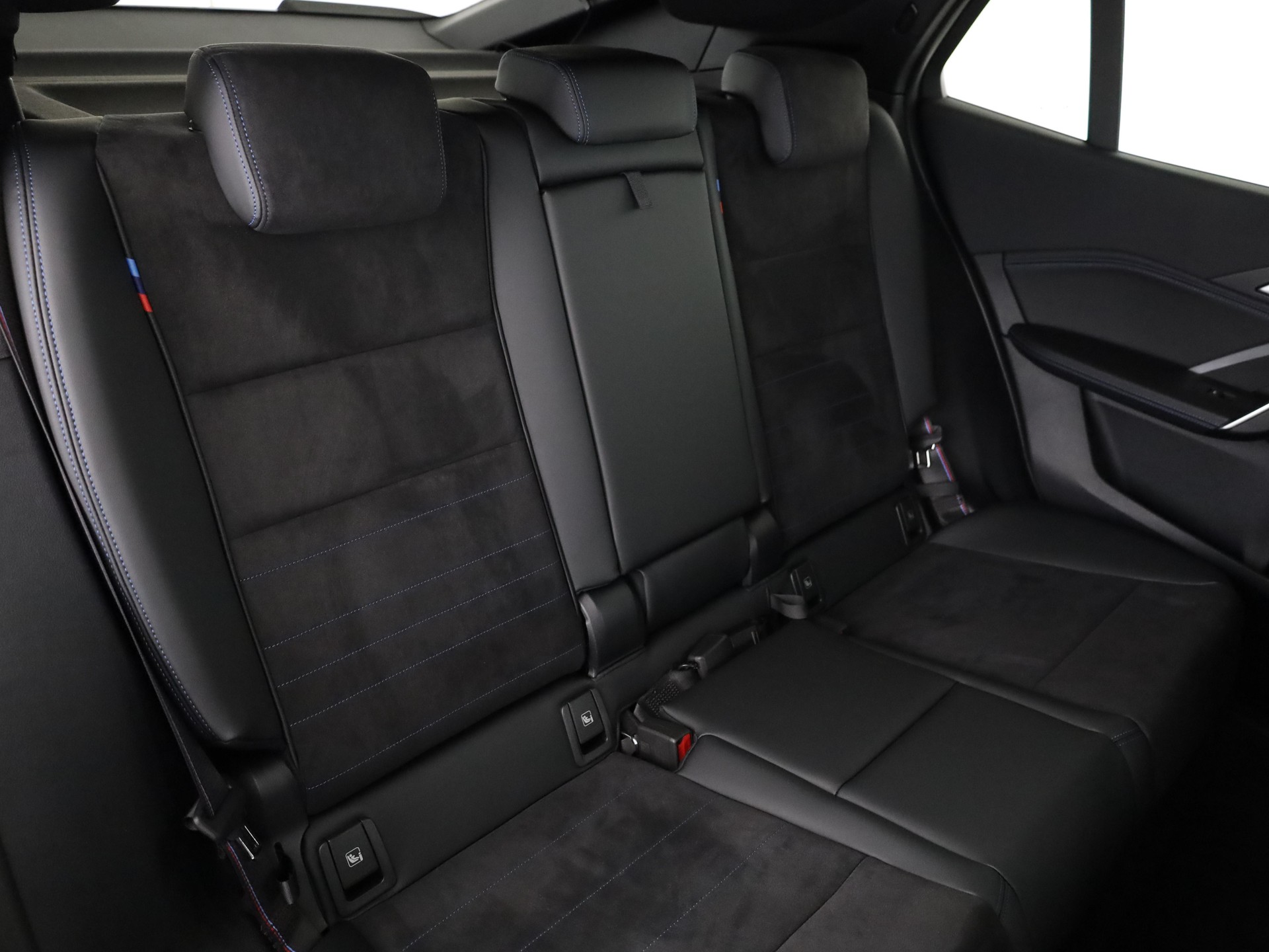 BMW iX2 20 eDrive-image-15