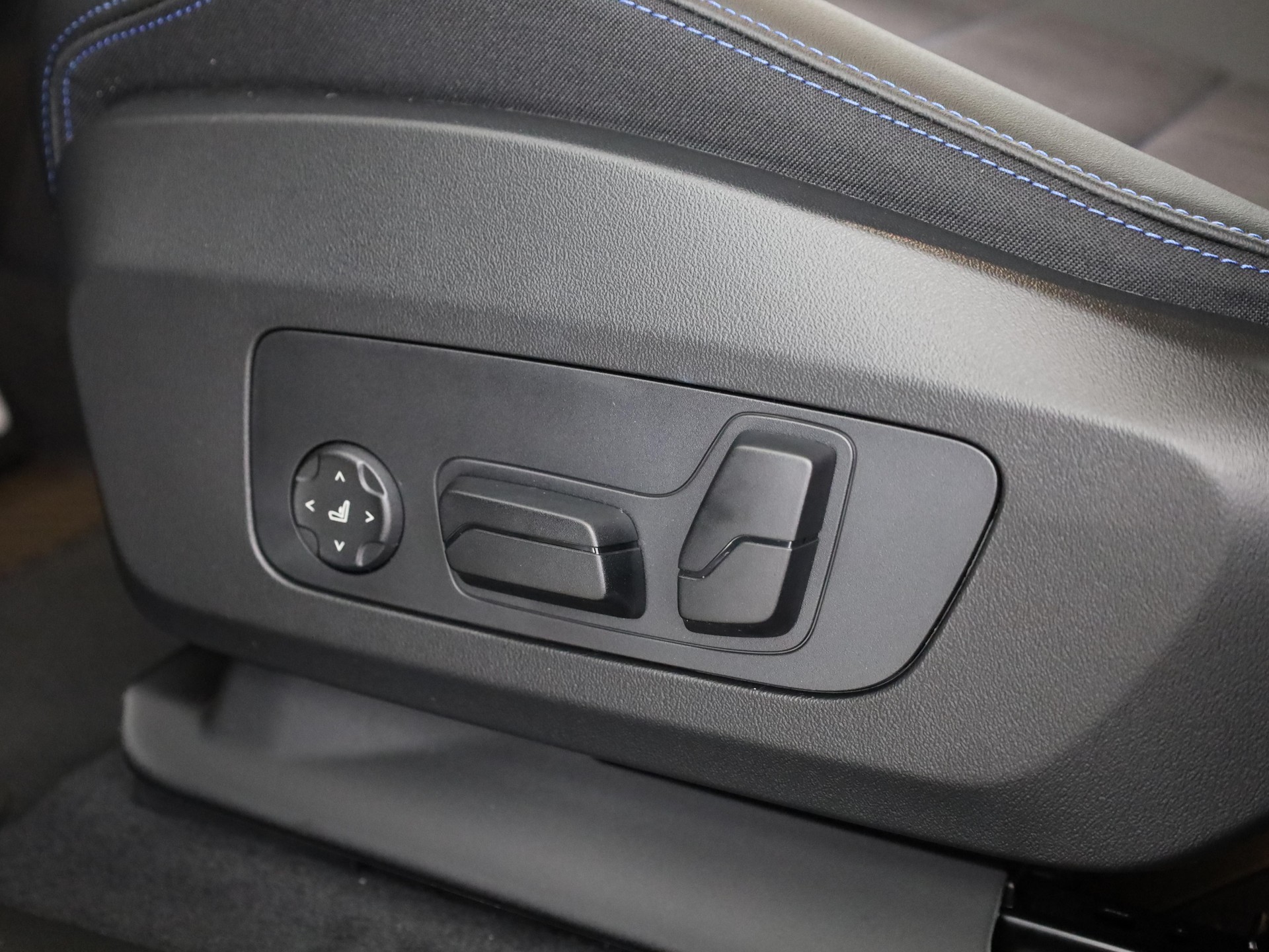 BMW iX2 20 eDrive-image-21