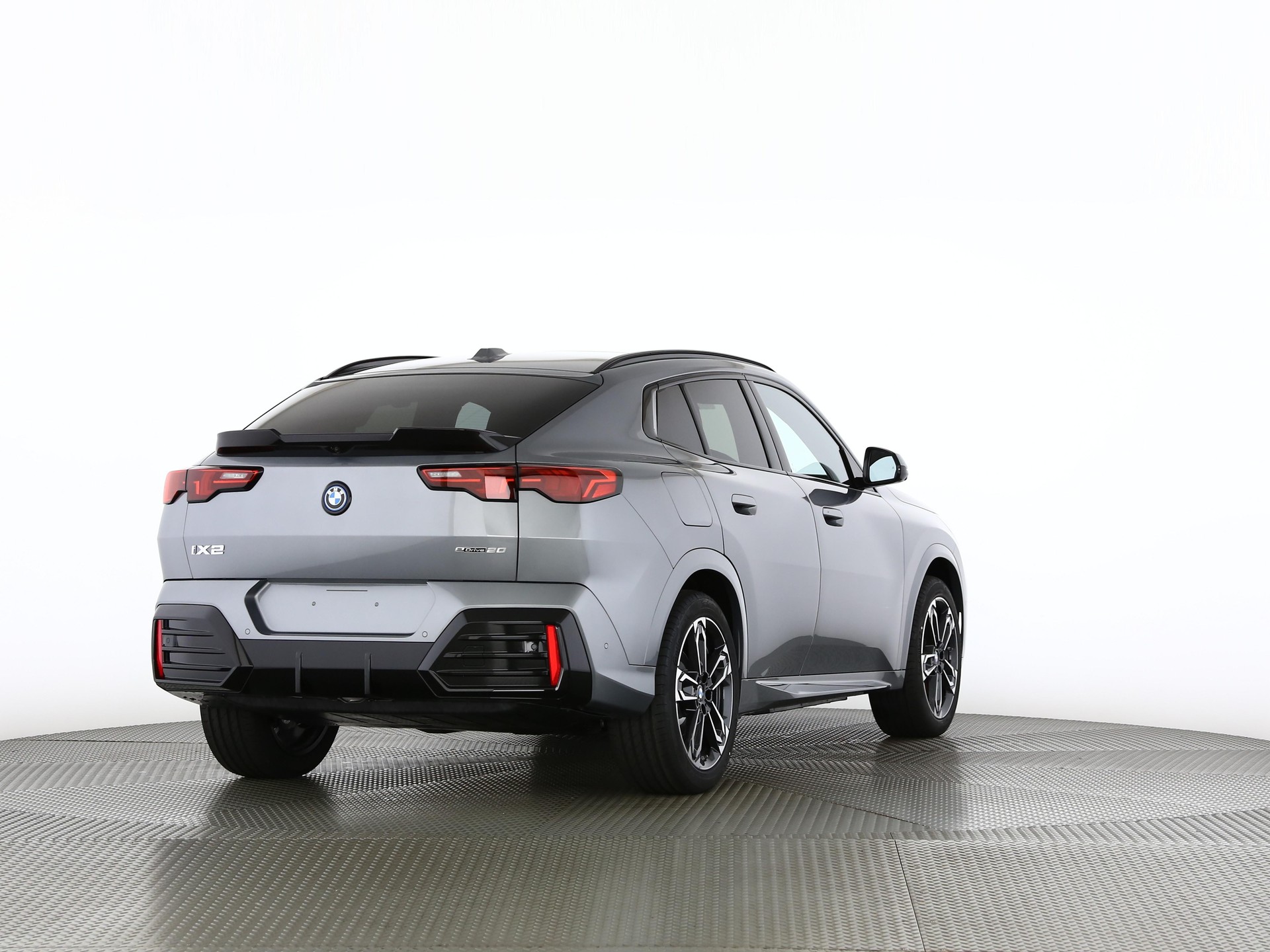 BMW iX2 20 eDrive-image-1
