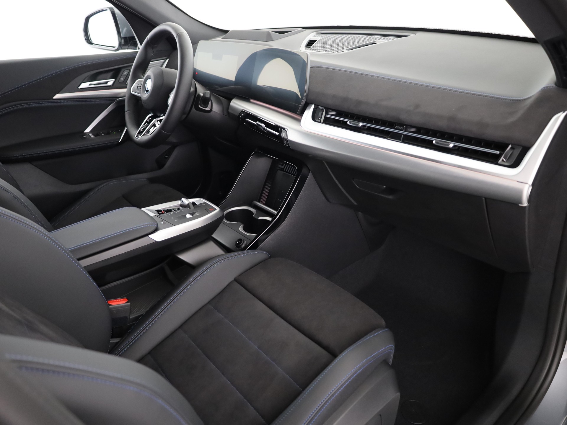 BMW iX2 20 eDrive-image-13