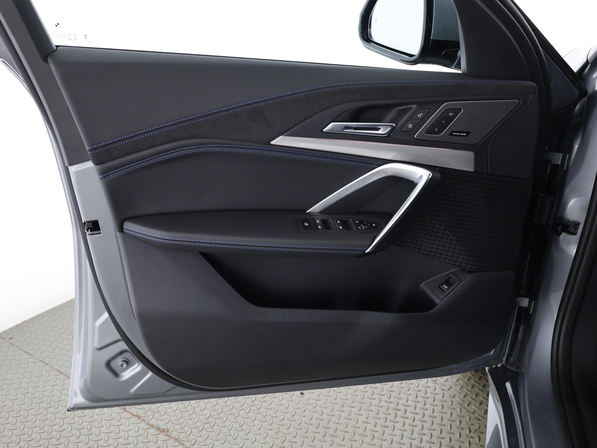 BMW iX2 20 eDrive-image-9
