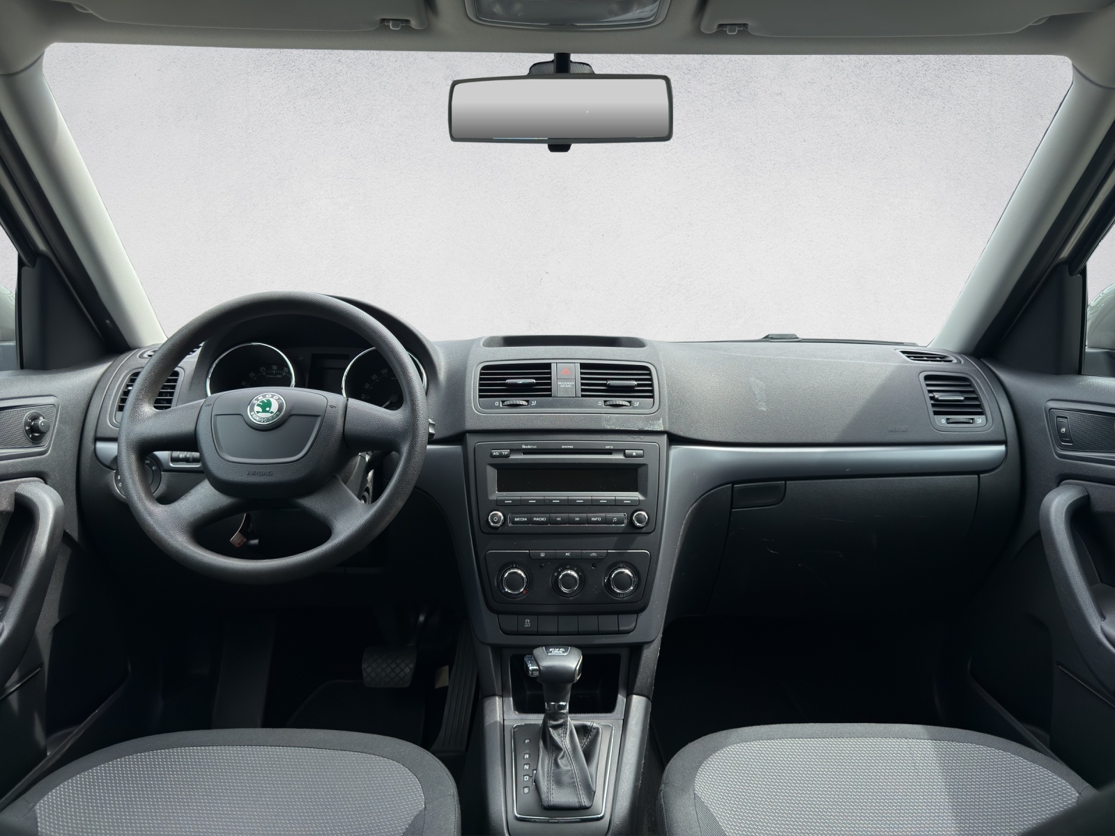 SKODA Yeti 2.0 TDI Active 4x4 DSG-image-11