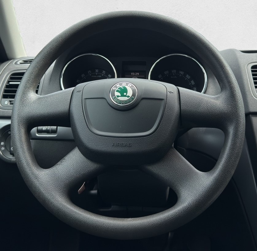 SKODA Yeti 2.0 TDI Active 4x4 DSG-image-8