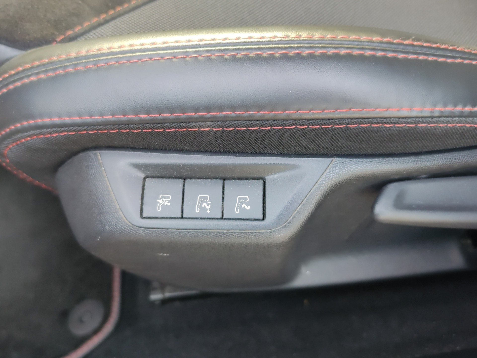 PEUGEOT 308 1.6 GTi-image-14