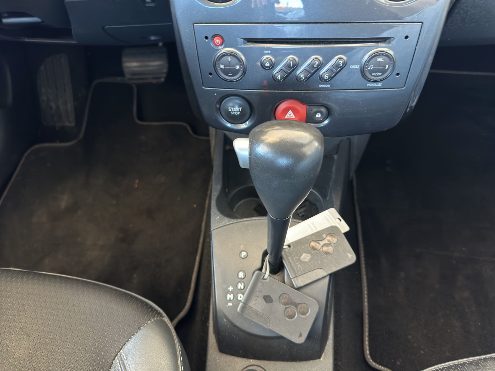 RENAULT Clio 2.0 16V Privilège Automatic-image-9