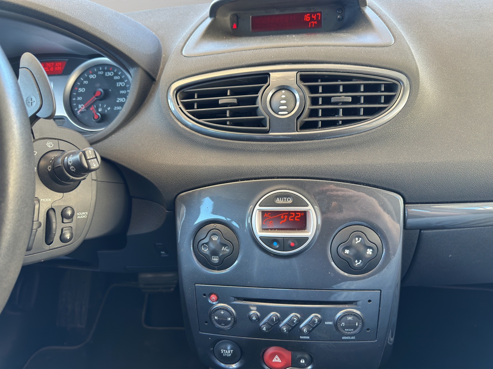 RENAULT Clio 2.0 16V Privilège Automatic-image-11