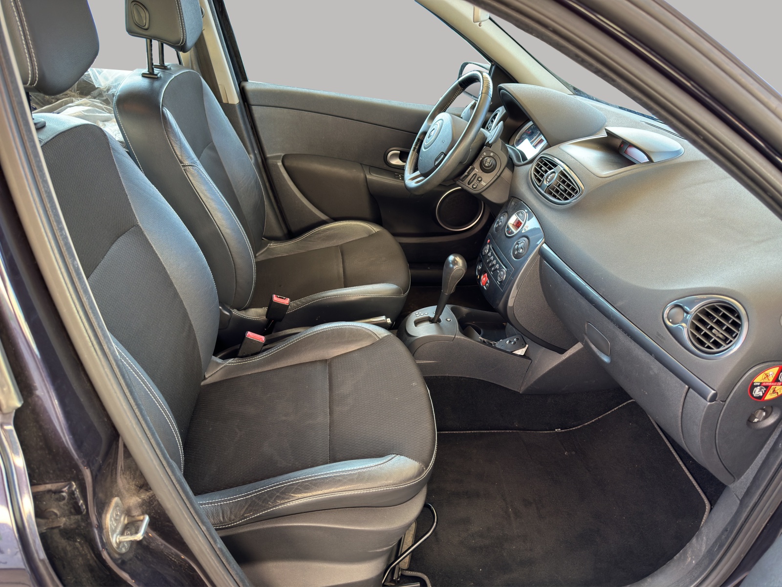 RENAULT Clio 2.0 16V Privilège Automatic-image-14