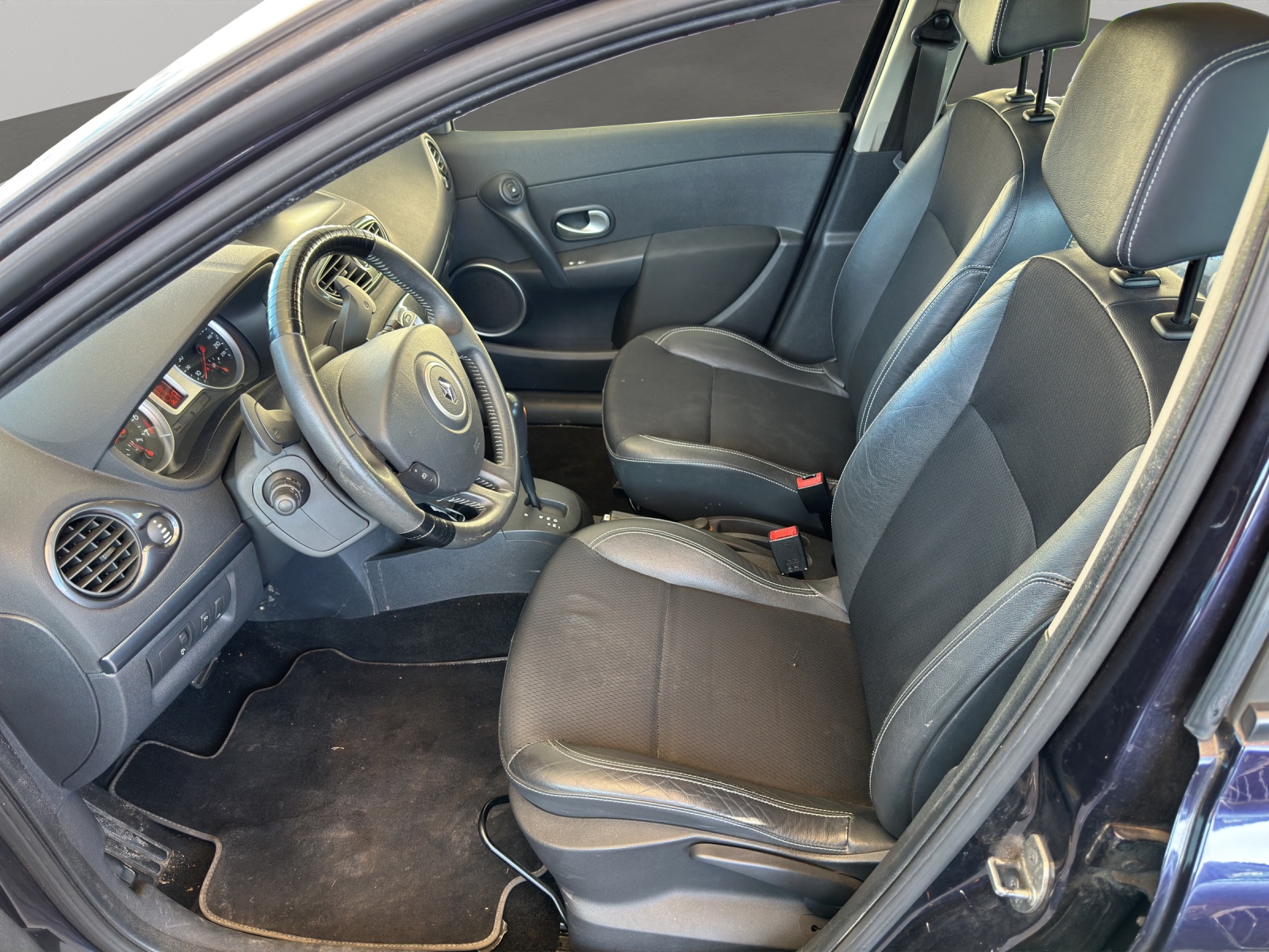 RENAULT Clio 2.0 16V Privilège Automatic-image-8