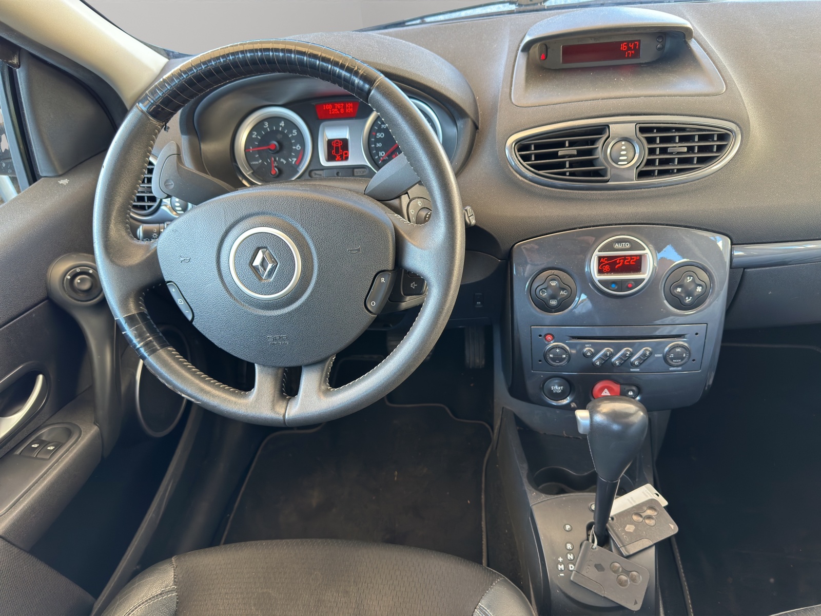 RENAULT Clio 2.0 16V Privilège Automatic-image-10