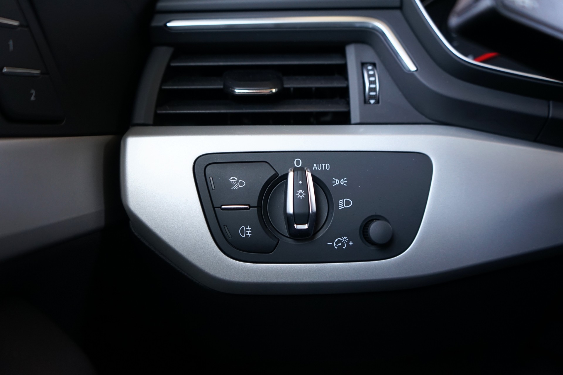 AUDI A4 Avant 50 TDI S line quattro tiptronic-image-11