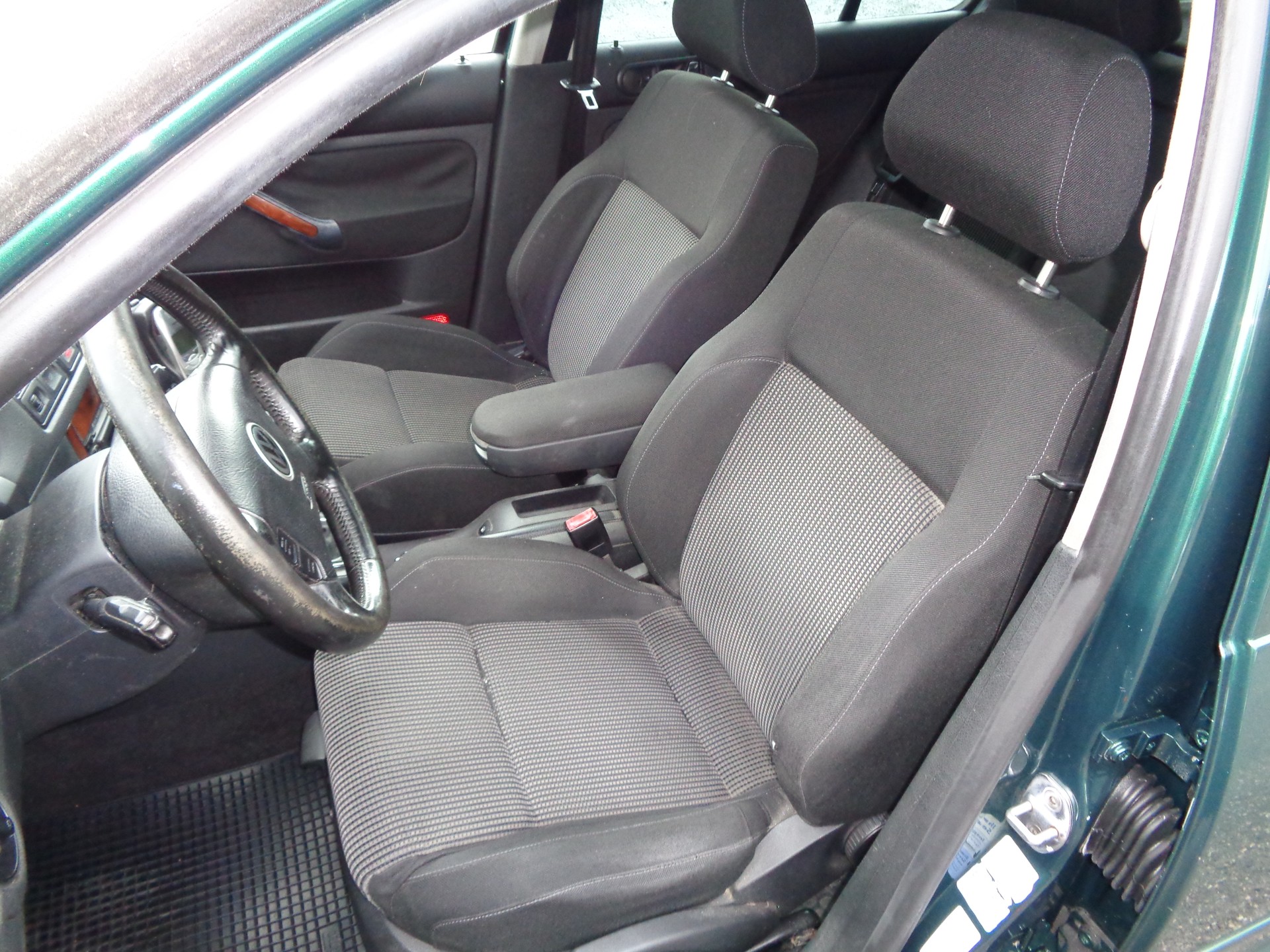 VW Golf 1.6 16V Pacific-image-9