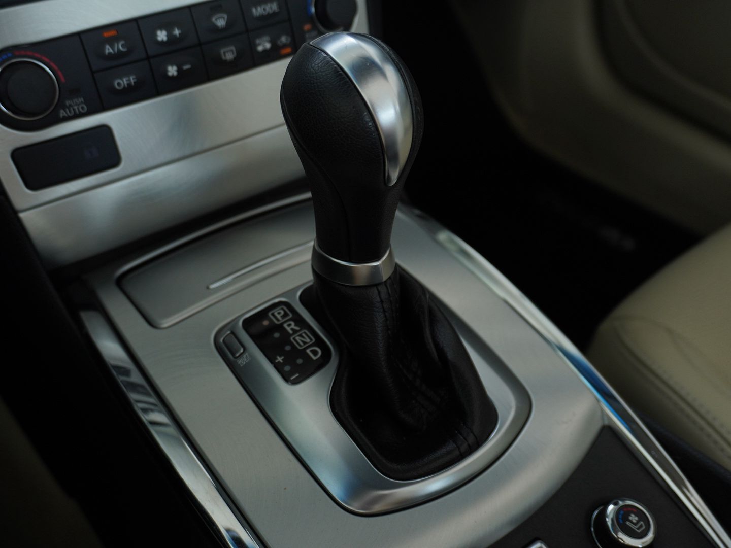 INFINITI Q60 Cabrio GT Premium Automatic-image-12