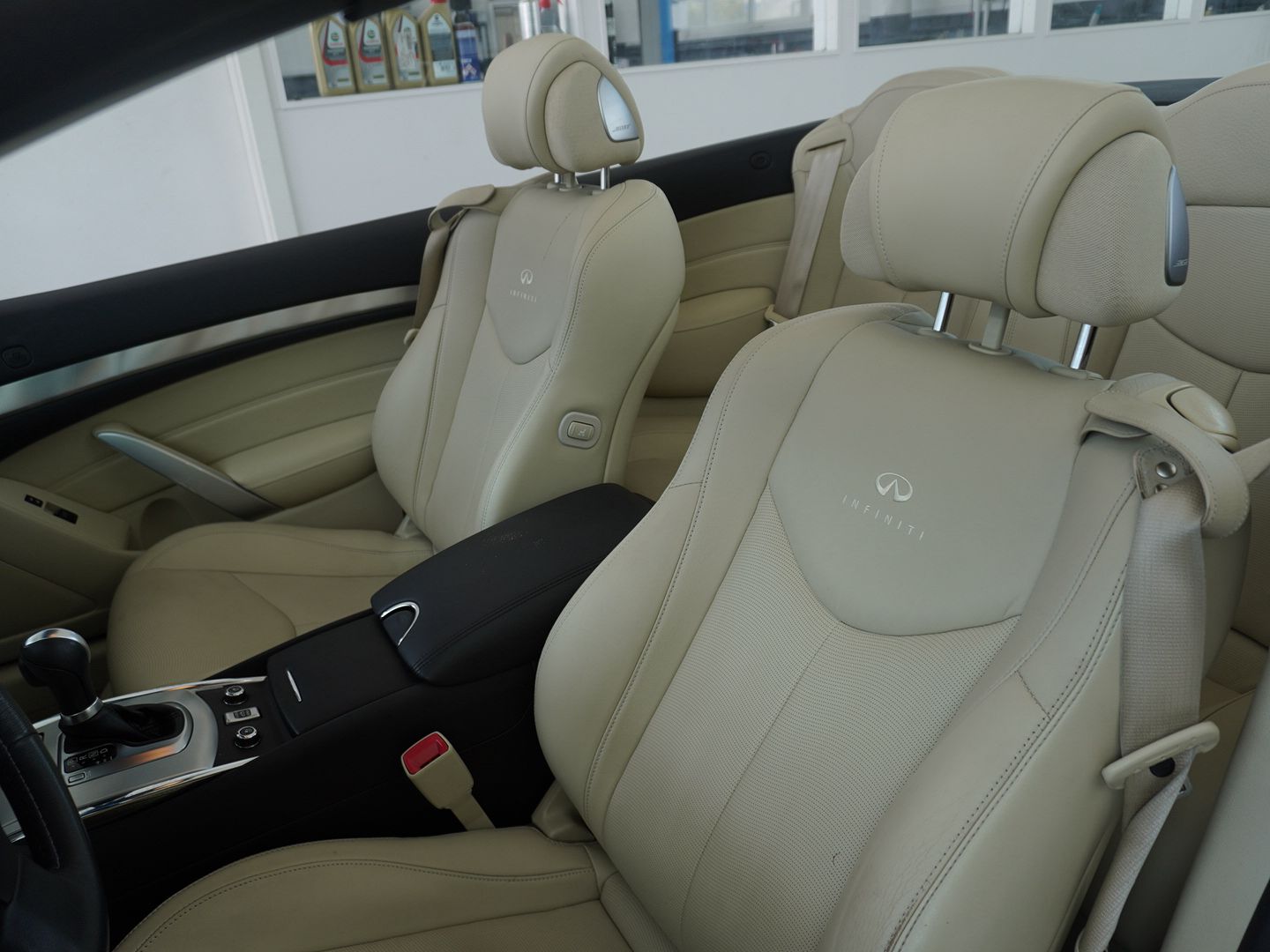 INFINITI Q60 Cabrio GT Premium Automatic-showroom-element-3
