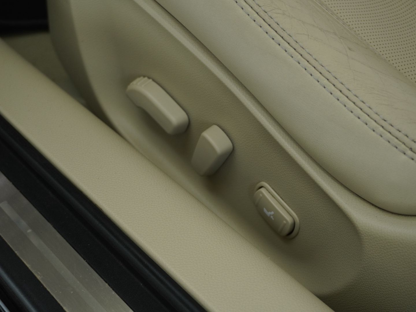 INFINITI Q60 Cabrio GT Premium Automatic-image-10