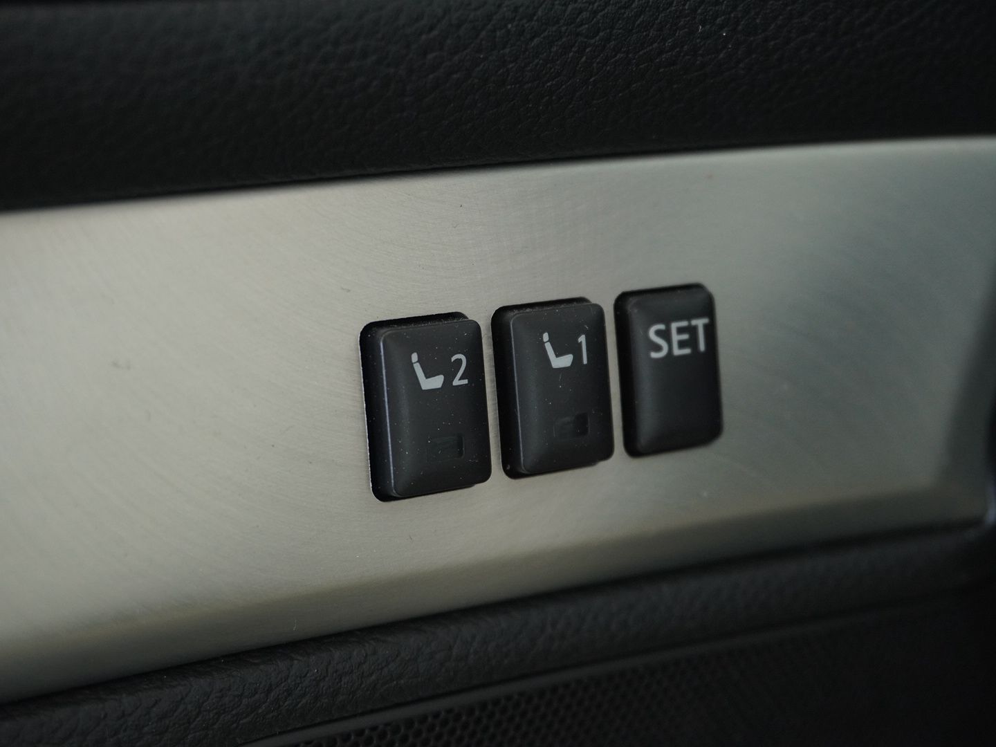 INFINITI Q60 Cabrio GT Premium Automatic-image-9