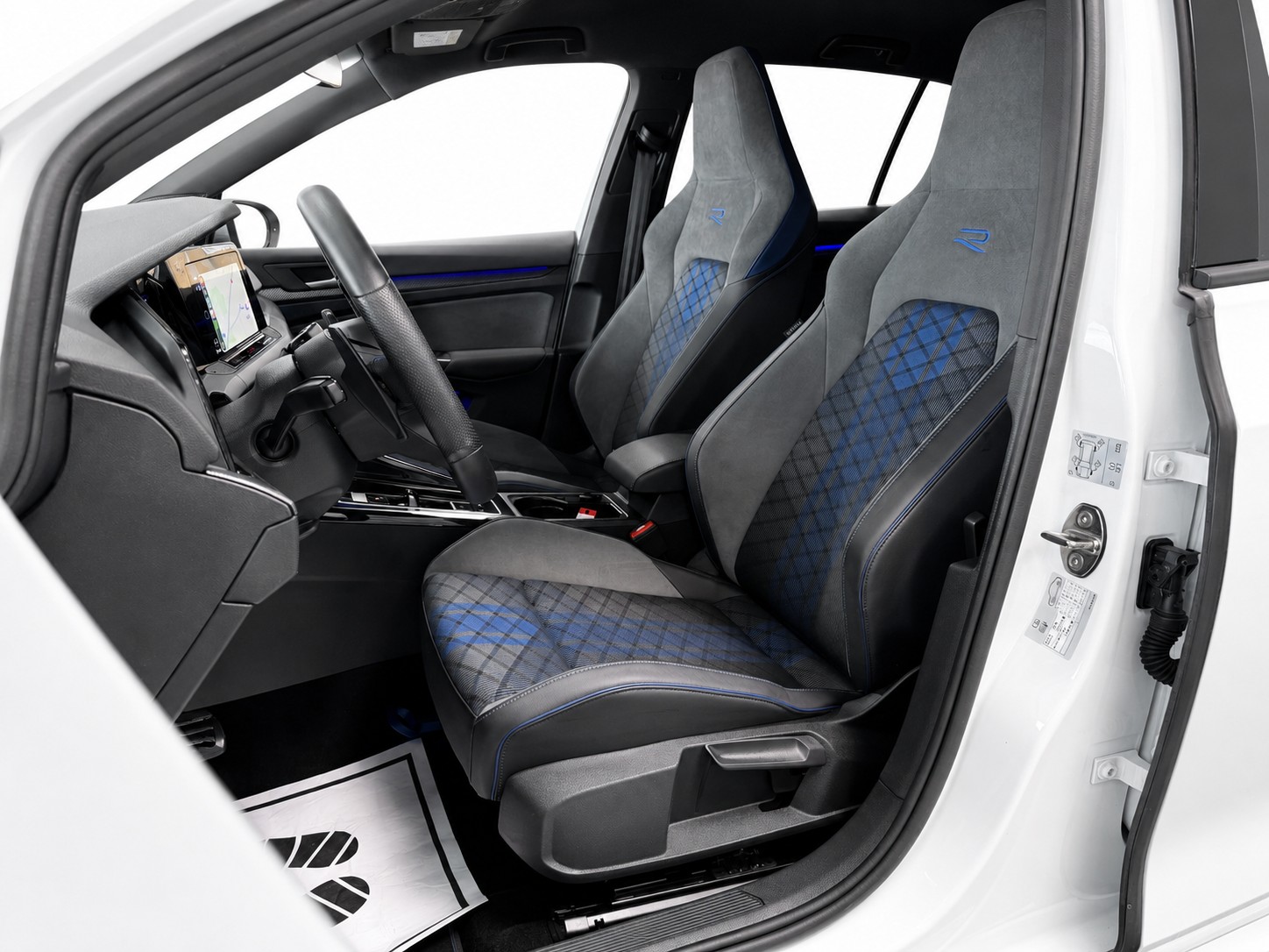 VW Golf 2.0 TSI R DSG 4Motion * Black Style *-image-10