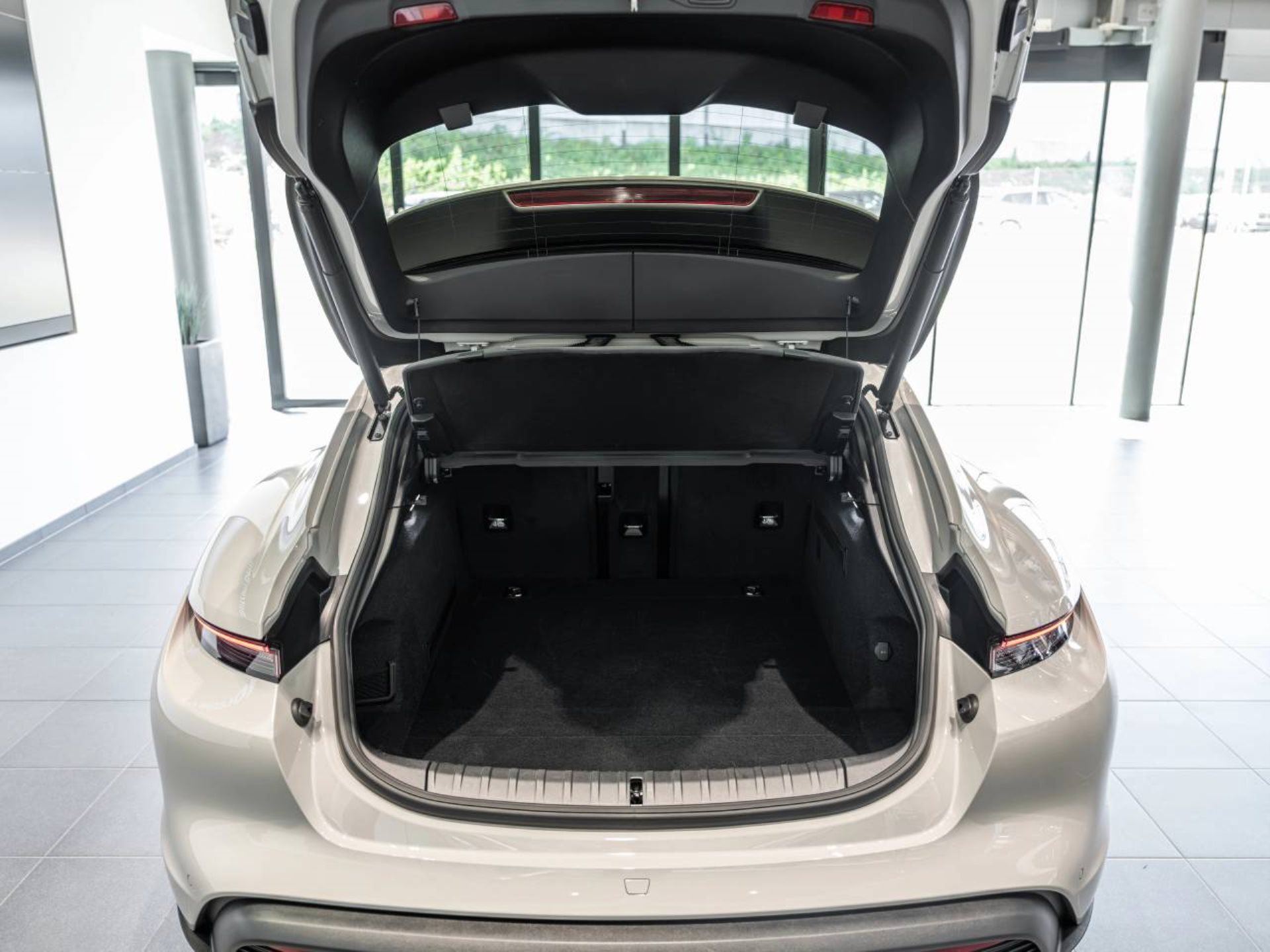 PORSCHE Taycan Sport Turismo-image-6