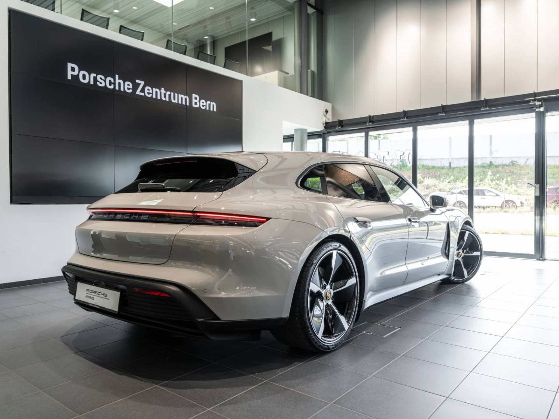 PORSCHE Taycan Sport Turismo-image-2