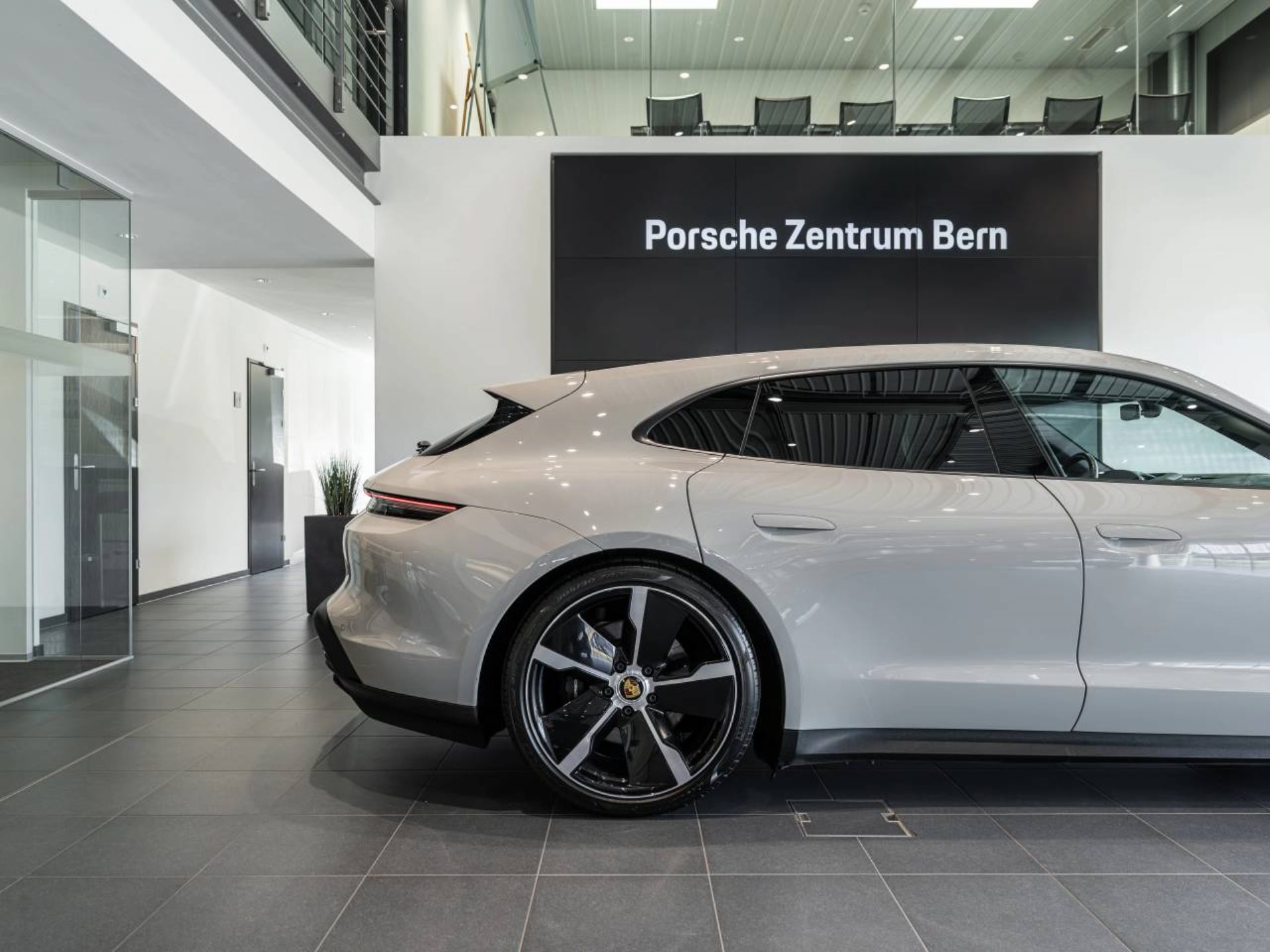 PORSCHE Taycan Sport Turismo-image-11